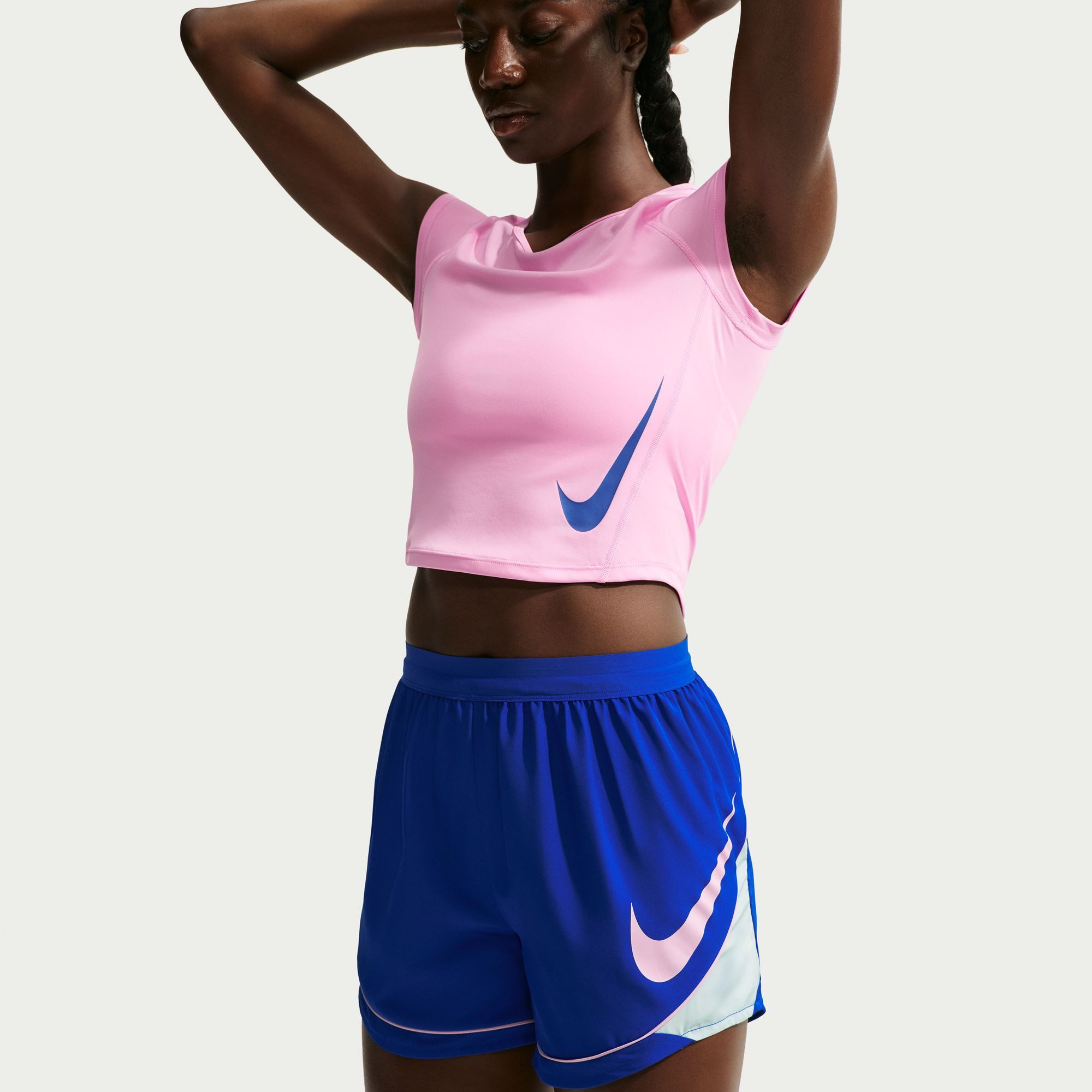 Nike Laufshorts W NK SWOOSH DF SHORT für den Sportbereich, mit Bewegungsfreiheit, sportlicher Schnitt