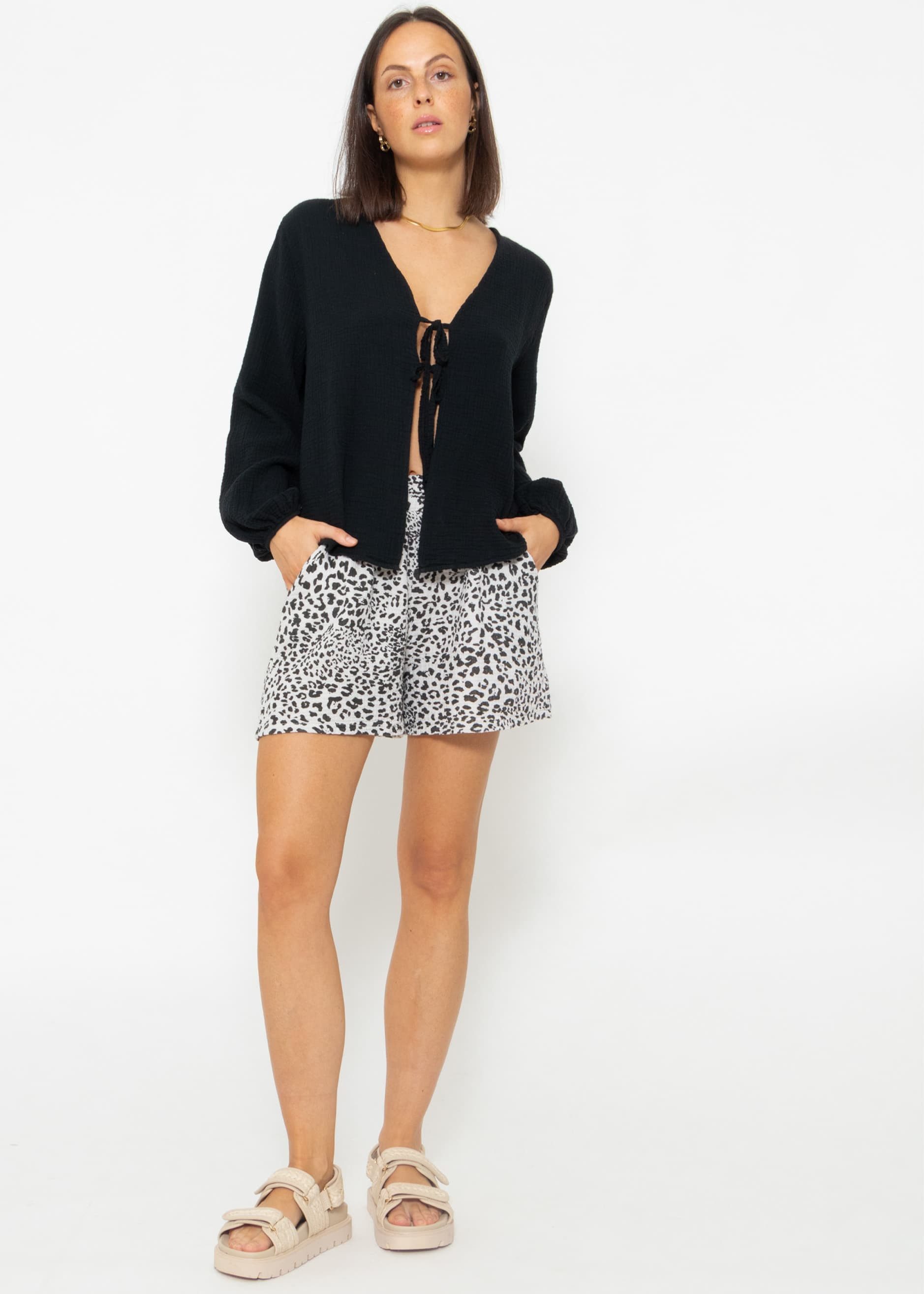 SASSYCLASSY Blusenjacke Musselin Blusenjacke mit Bindebänder Damen Leichte Baumwollbluse mit V-Ausschnitt und leichten Ballonärmeln – Bild 3 von 5