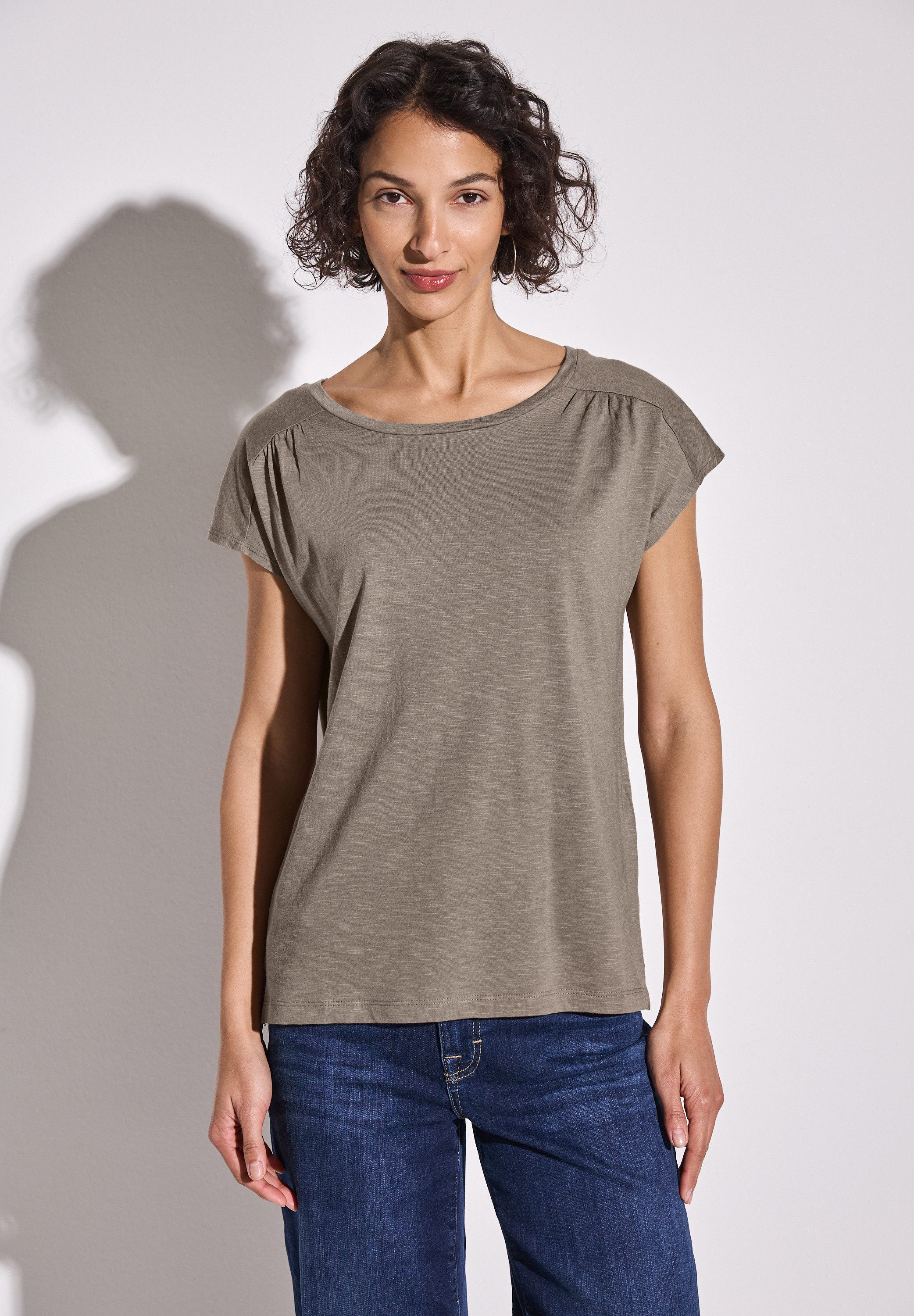 STREET ONE T-Shirt, mit Seitlichen Einschlitzen am Saum günstig online kaufen