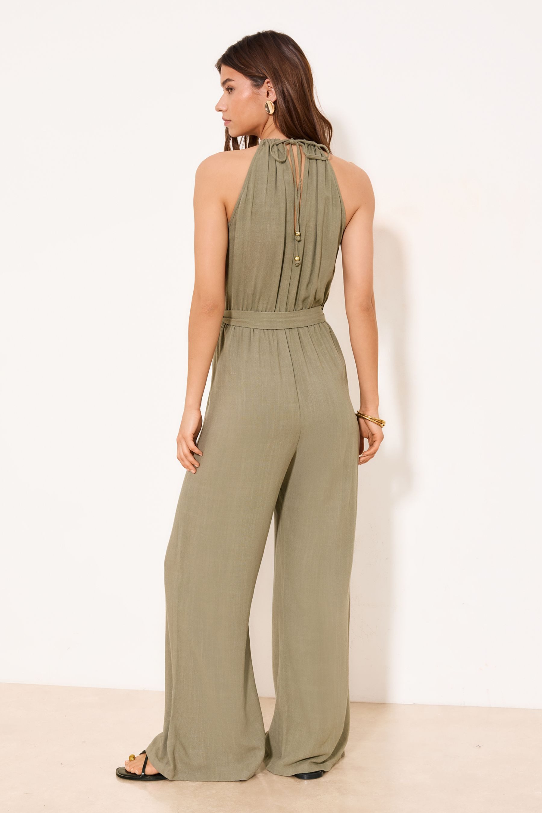 LIPSY Jumpsuit Lipsy Neckholder-Jumpsuit, Regular (1-tlg) – Bild 2 von 4