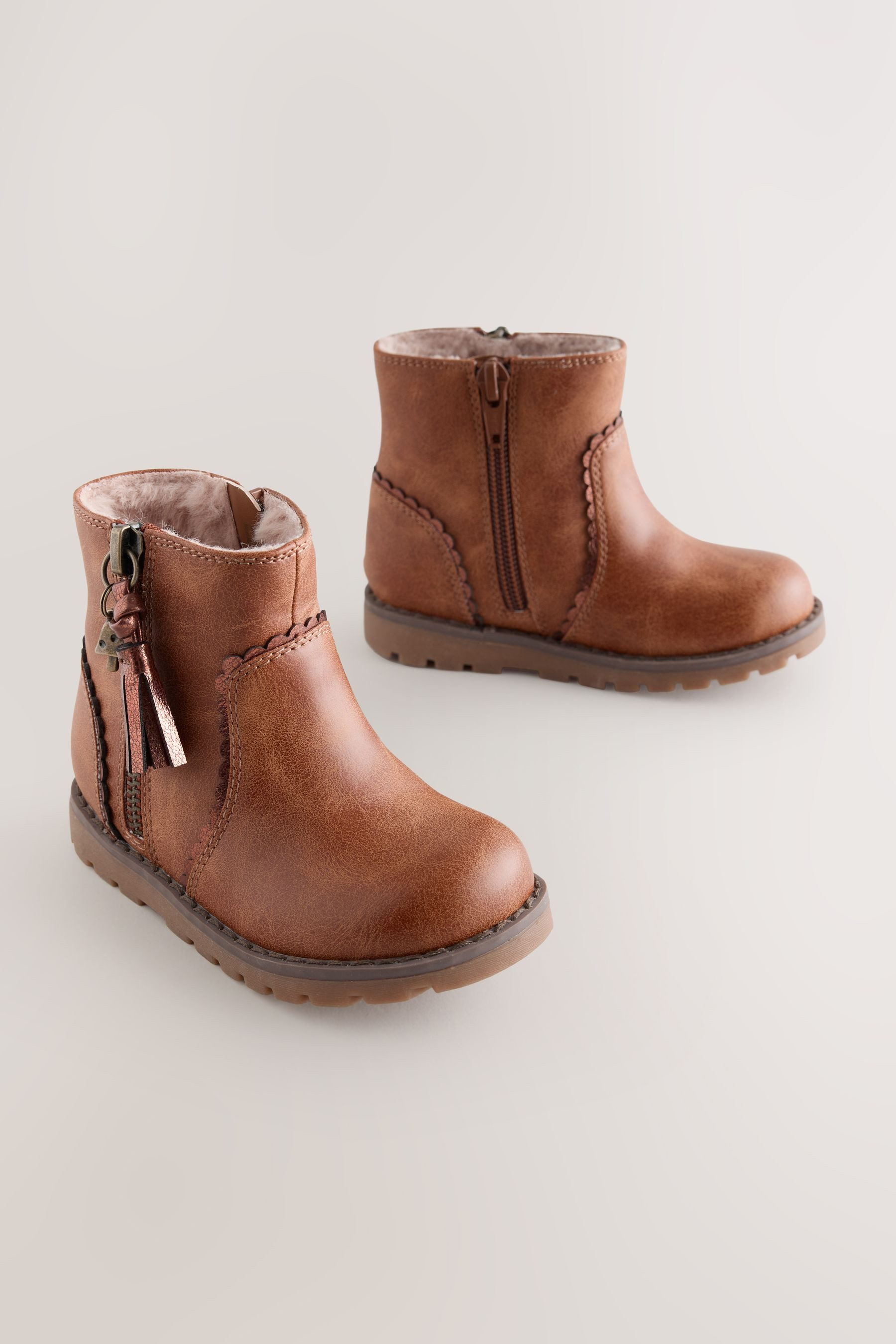 Next Chelseastiefel mit Quaste und Reißverschluss Stiefelette – Bild 5 von 5