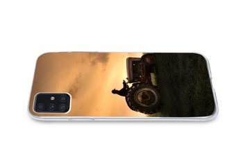 MuchoWow Handyhülle Traktor - Landwirt - Nebel, Handyhülle Samsung Galaxy A52 5G, Smartphone-Bumper, Print, Handy
