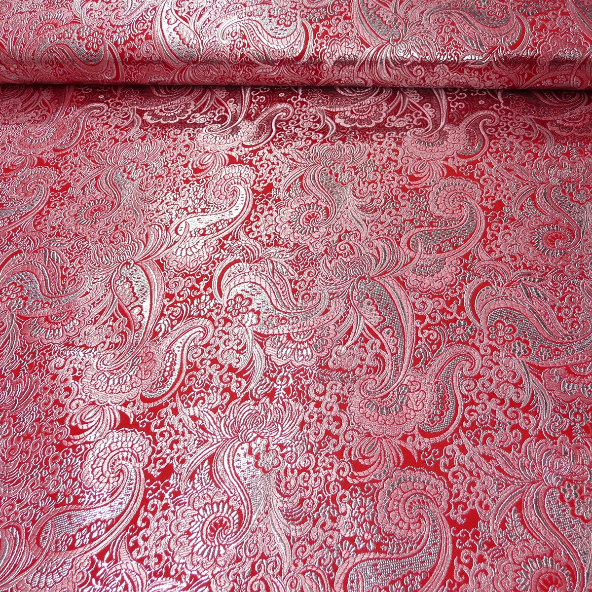 SCHÖNER LEBEN. Stoff Lurex Jaquard Stoff Paisley Ornament rot silberfarbig, mit Metallic-Effekt