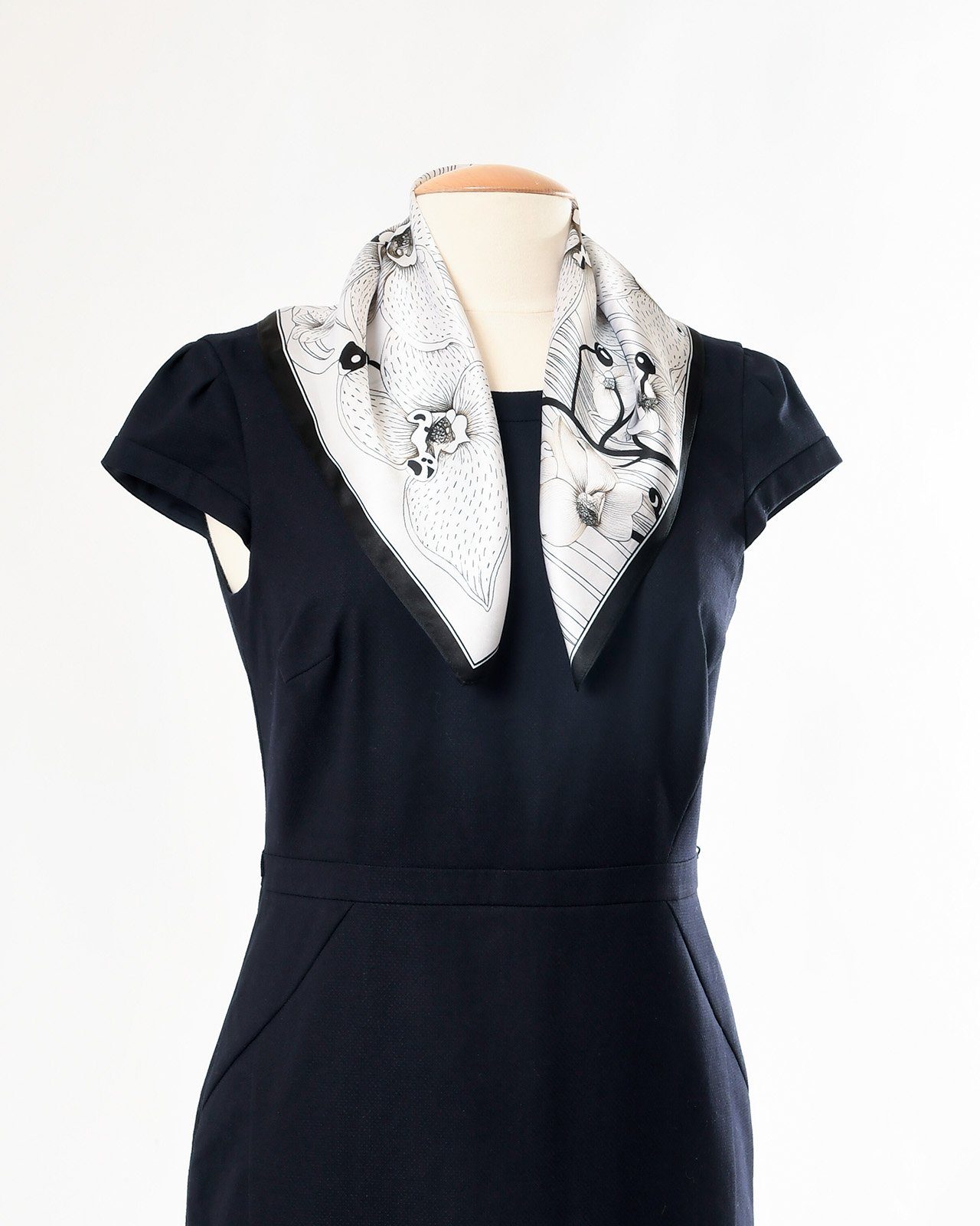 MayTree Seidentuch quadratisch,Orchideen 53x53 cm, Nickituch, Bandana-Schal, (Stück), 100% Seide