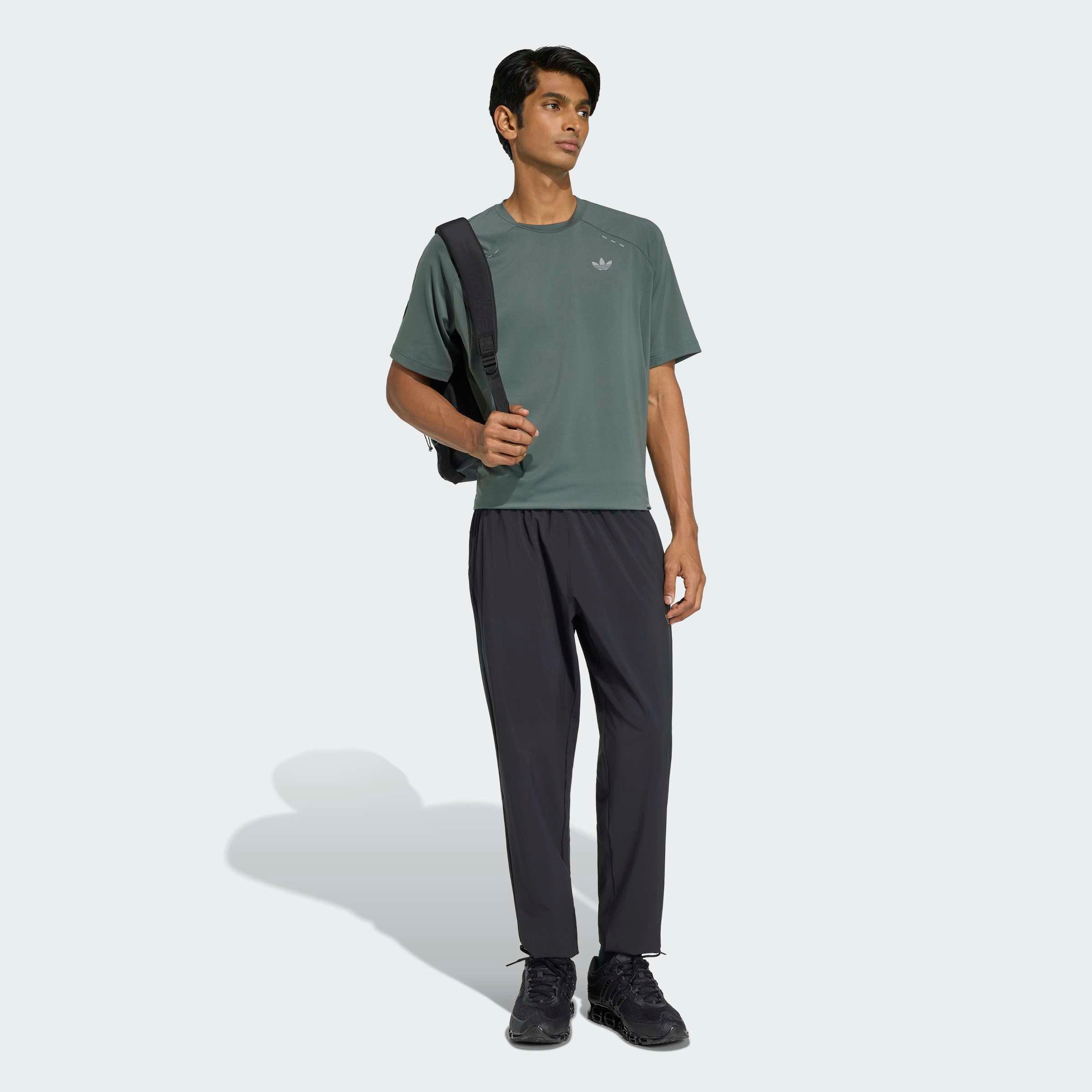 adidas Originals T-Shirt TECH TREFOIL ESSENTIALS POLYESTER sportlicher Stil, ohne Verschluss, aus Polyester – Bild 5 von 5