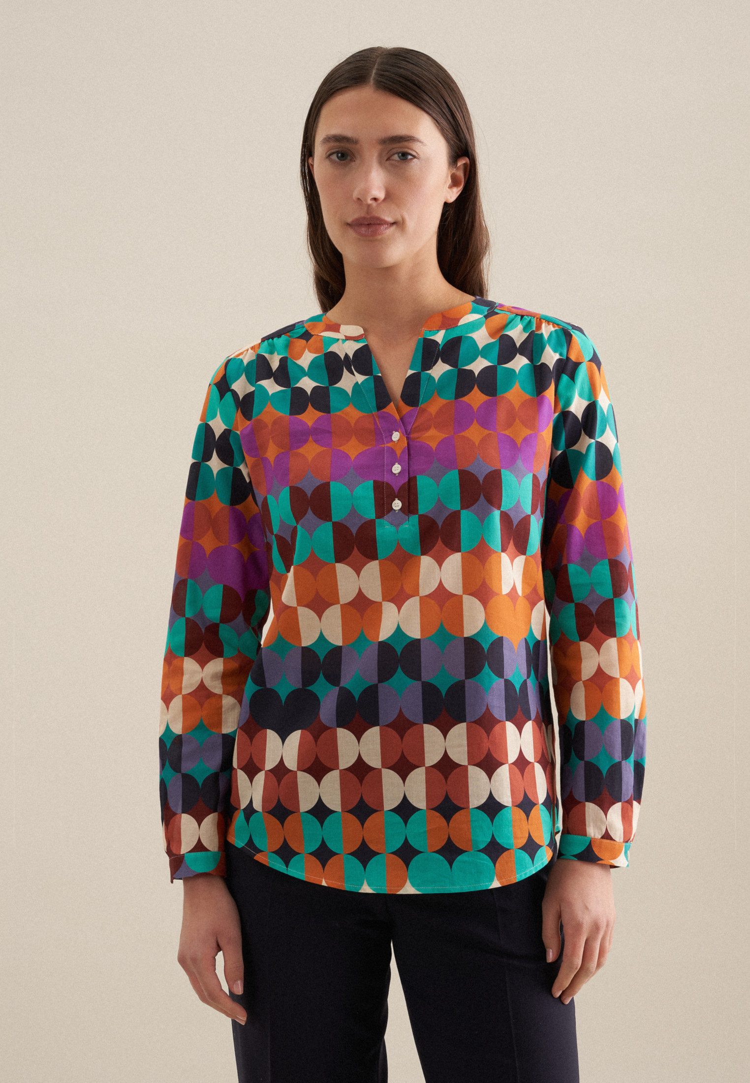 Klassische Bluse Schwarze Rose