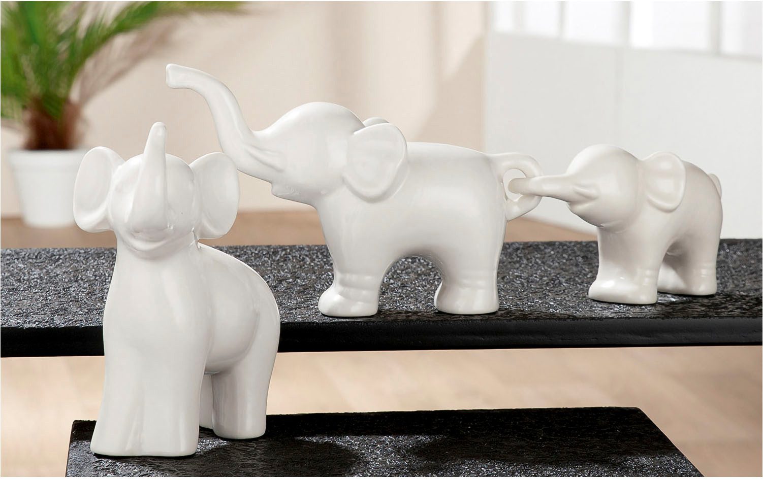 GILDE Tierfigur Elefanten-Trio (1 St), 3-teiliges Set aus glasiertem Porzellan