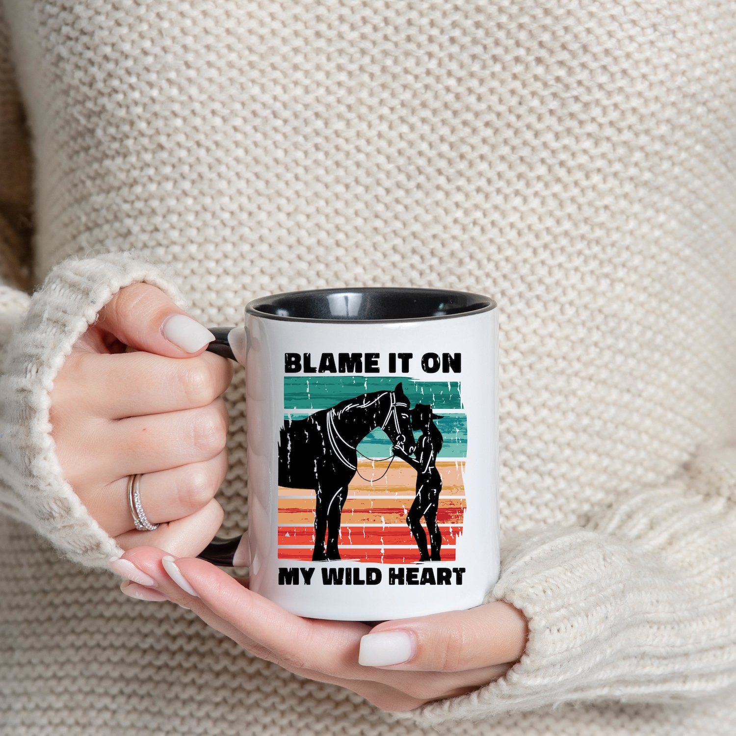 Designz Tasse Weiss/Schwarz Pferde Geschenk, Pferd Motiv mit Kaffeetasse On Wild Blame Youth Heart Keramik, It My