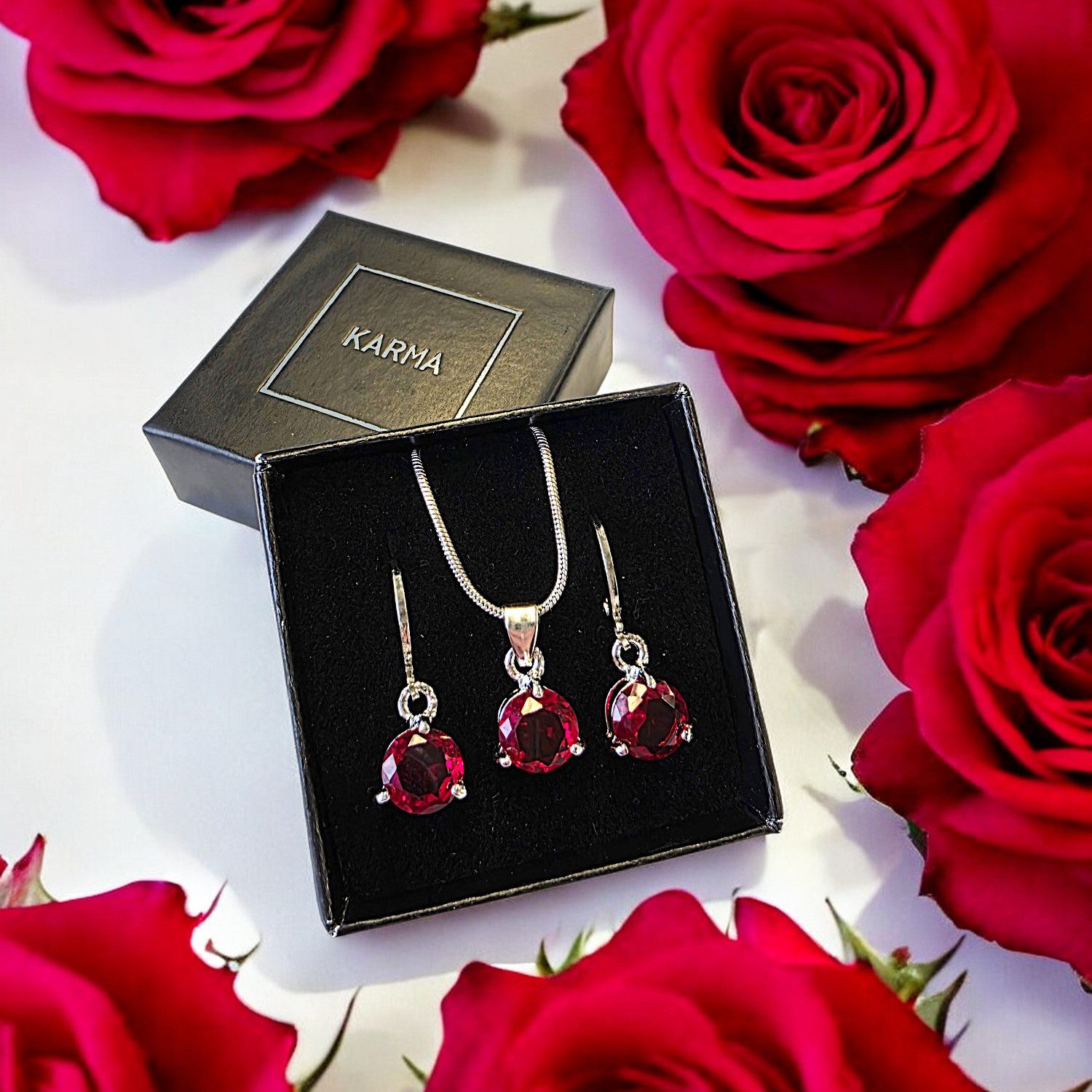 KARMA Schmuckset Damen Schmuckset mit funkelnden Kristallen Silber Rosa Rot günstig online kaufen