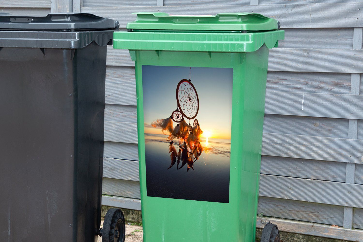 MuchoWow Wandsticker Ein Sticker, (1 Meer Mülleimer-aufkleber, St), Mülltonne, Traumfänger über Container, dem Abfalbehälter