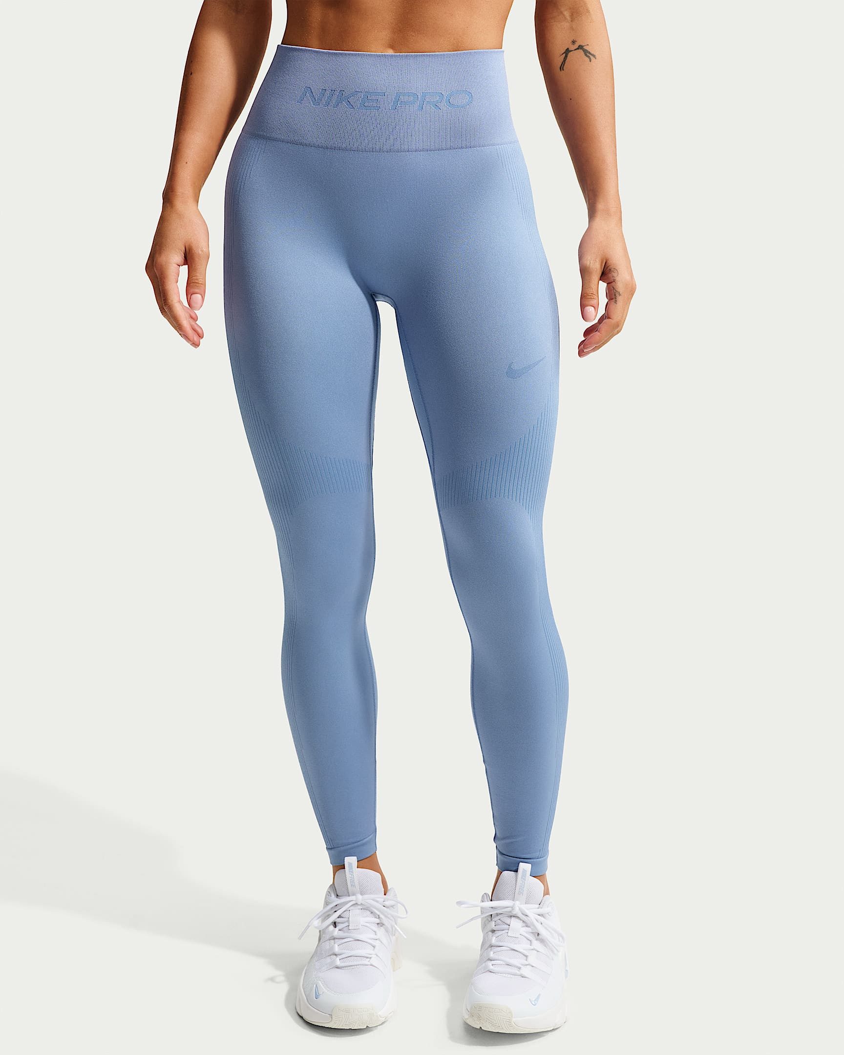 Nike Trainingstights W NP DF SMLS HR 7/8 TIGHT sportlicher Stil, schnell trocknend, atmungsaktiv