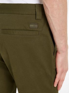 Tommy Jeans Chinohose TJM DAD CHINO mit Logobadge