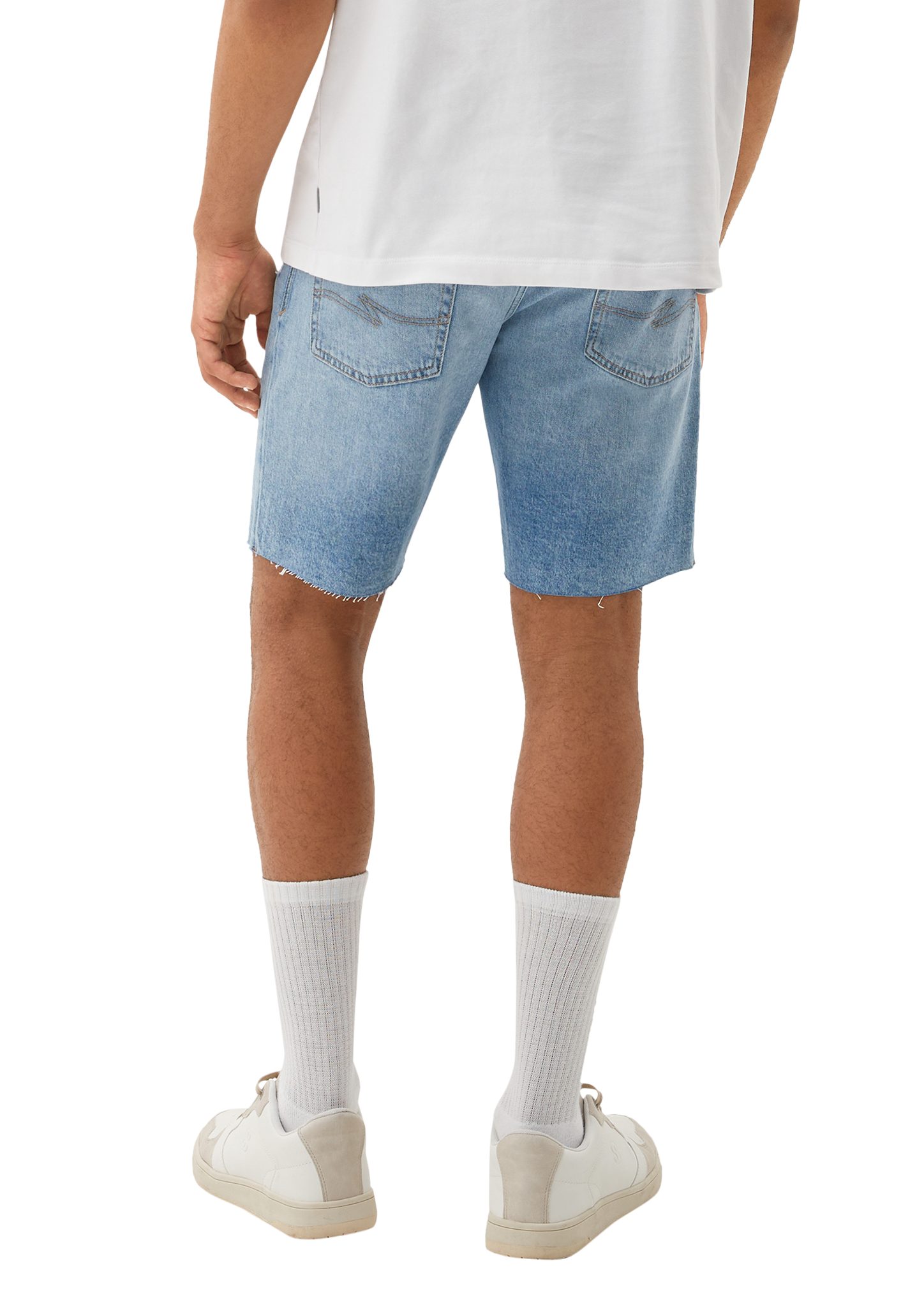 Mid QS / Ziernaht / John / Jeans-Shorts Regular Waschung, Rise Fit himmelblau Straight Leg Jeansshorts Label-Patch,