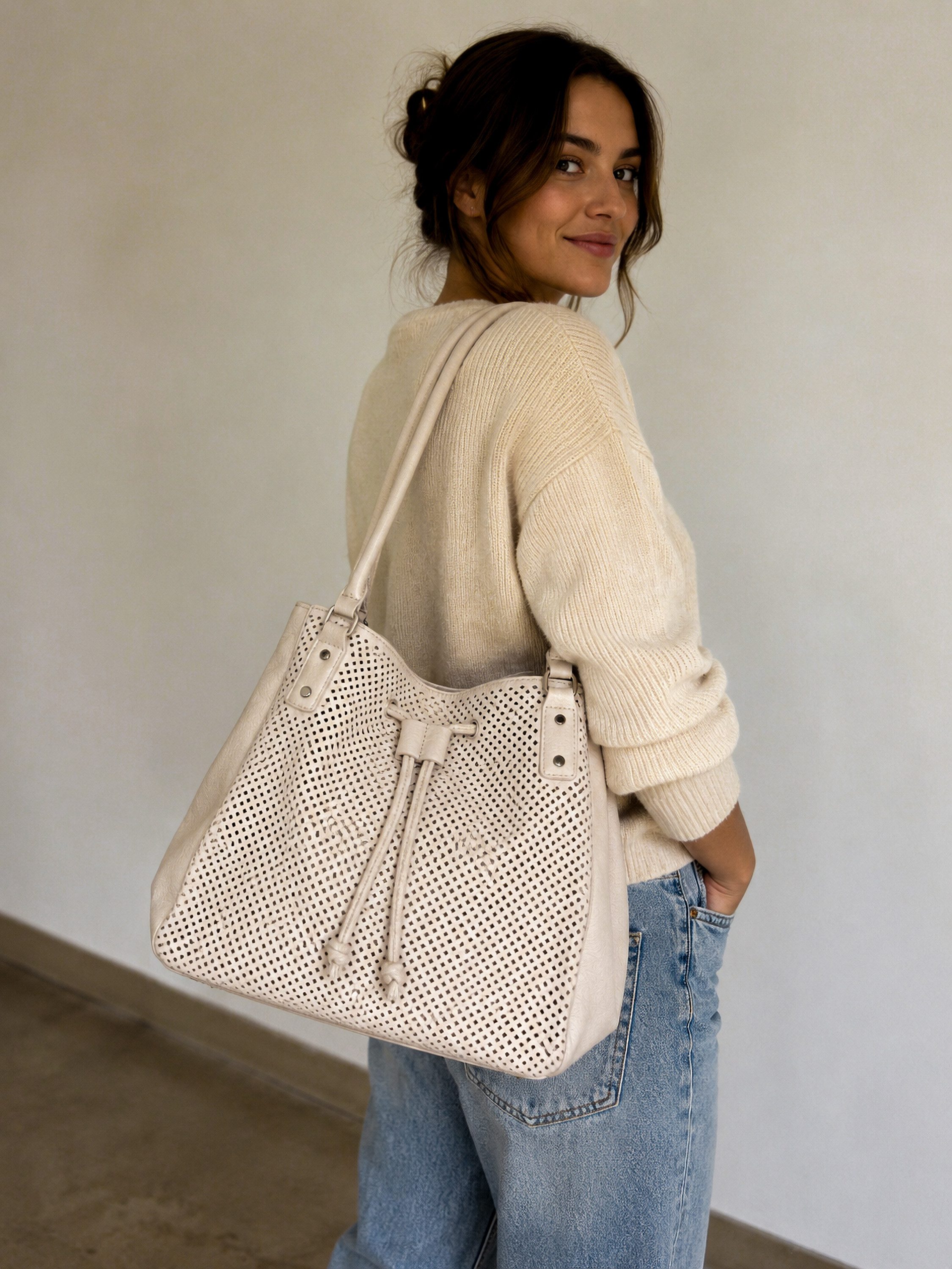 COLLEZIONE ALESSANDRO Schultertasche Sorrento, aus softem Material, XL-Format