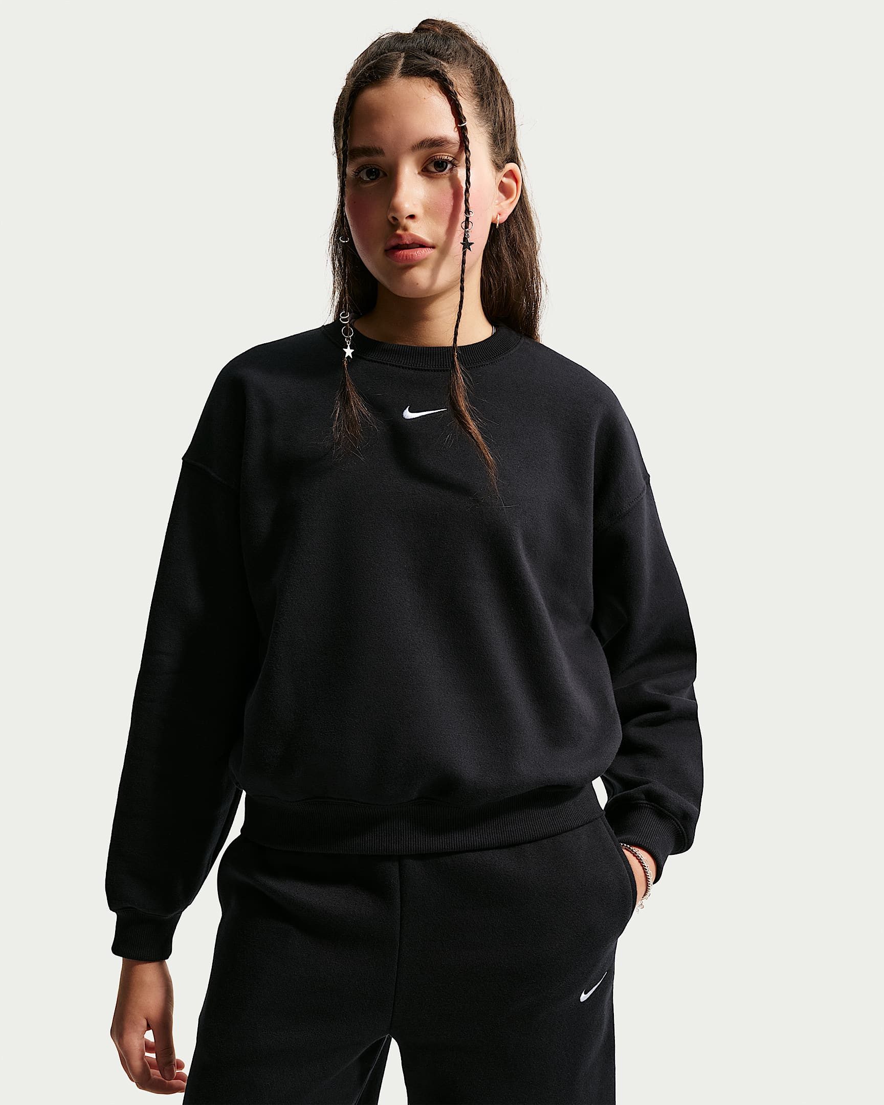 Nike Sportswear Sweatshirt G NSW STUDIO FLC BXY OS LBR Langarm-Design, mit Rundhalsausschnitt, aus Baumwolle und Polyester
