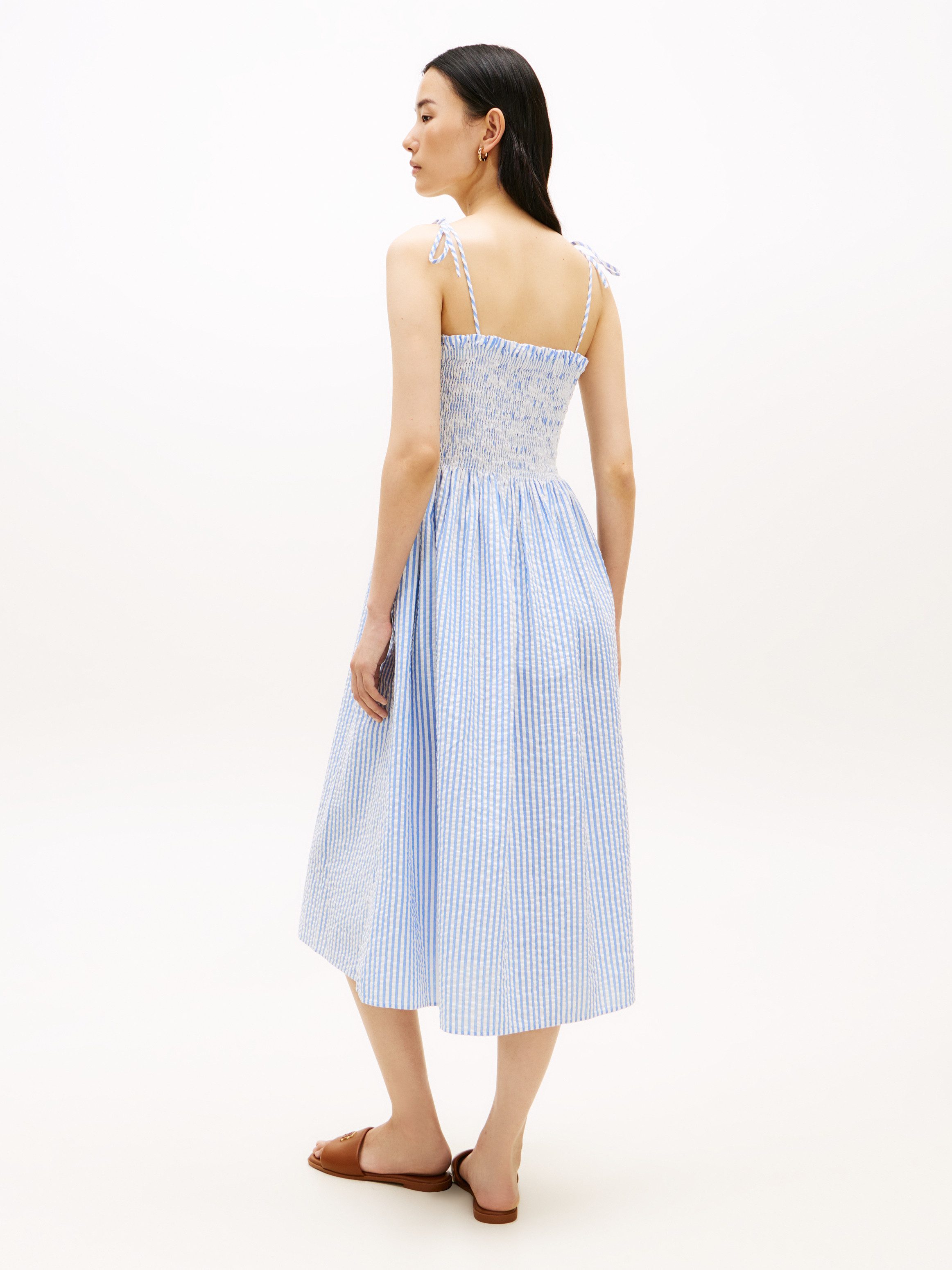 Tommy Hilfiger Sommerkleid SWIMSHOP SEERSUCKER SMOCKED DRS mit schmalen Trägern zum Binden, Midi-Länge