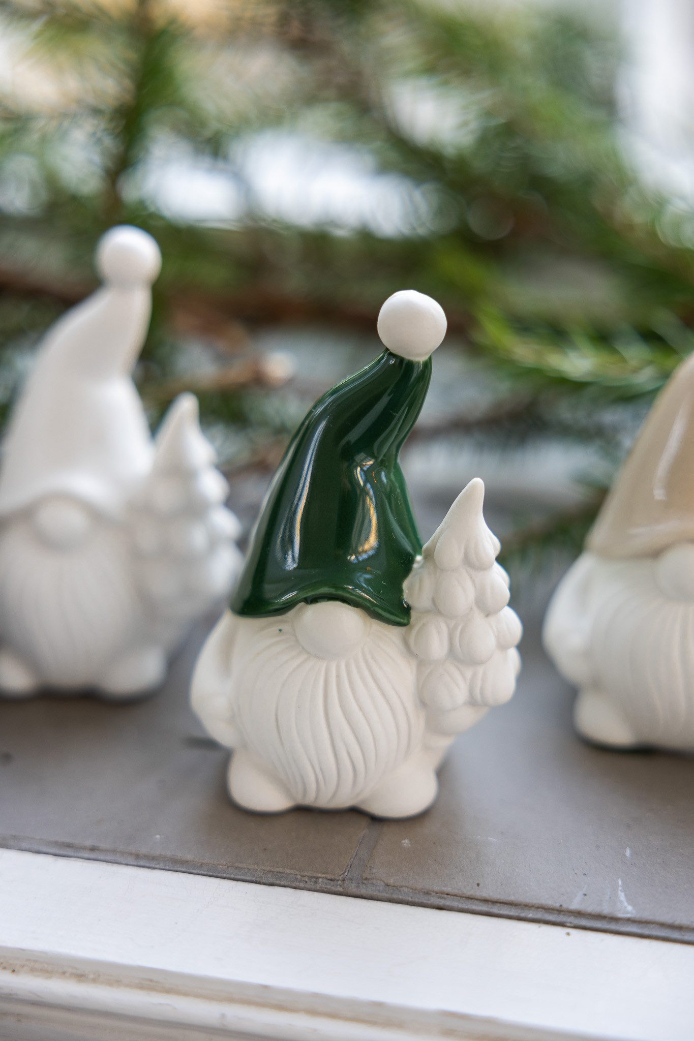 Storefactory Weihnachtsmann Santa Vilgot Keramik Weihnachtsdeko, Dekofigur aus Keramik
