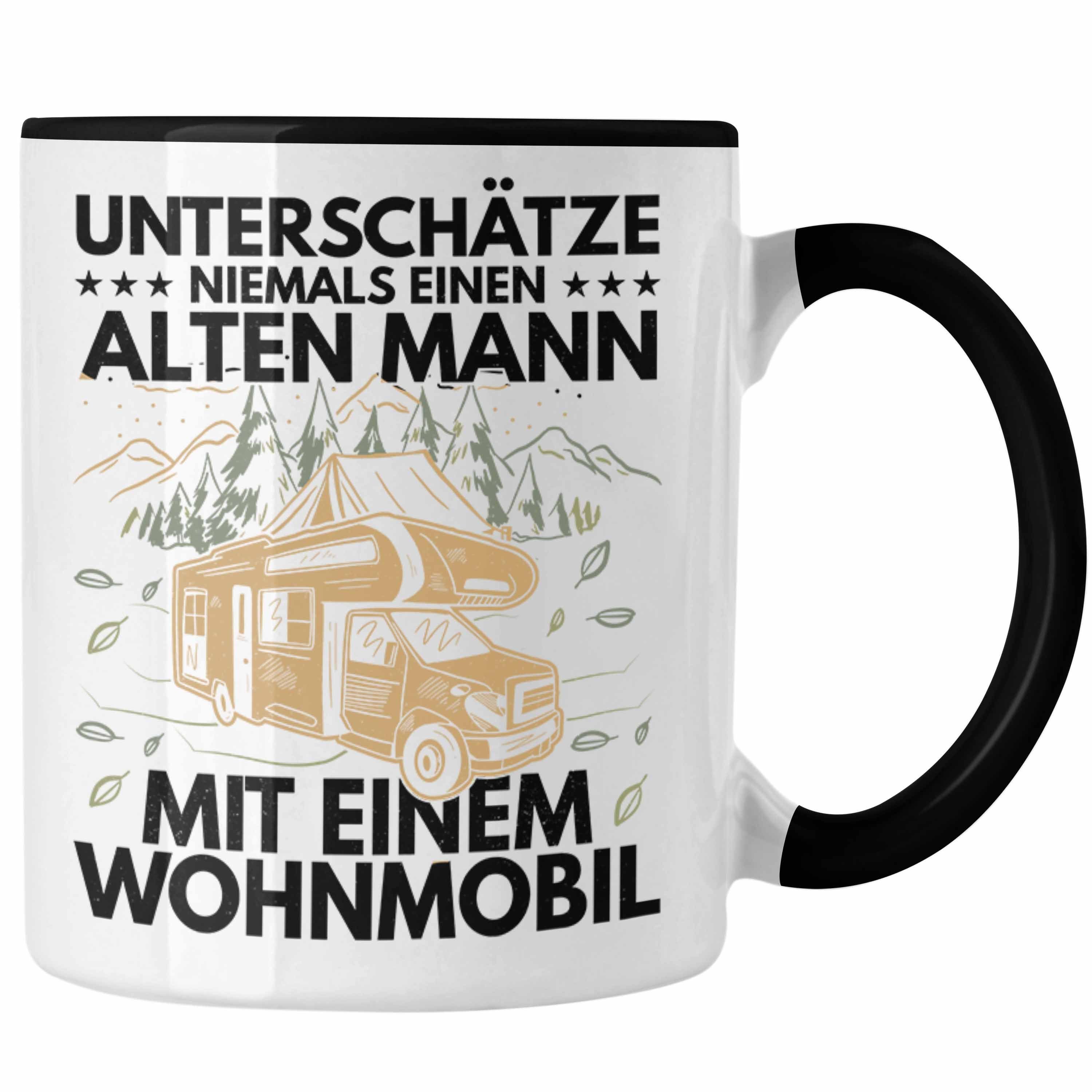 Trendation Tasse Trendation - Unterschätze Niemals Einen Alten Mannin Einem Wohnmobil Tasse Geschenk Camper Wohnmobilfahrer Geschenkidee Lustig Schwarz