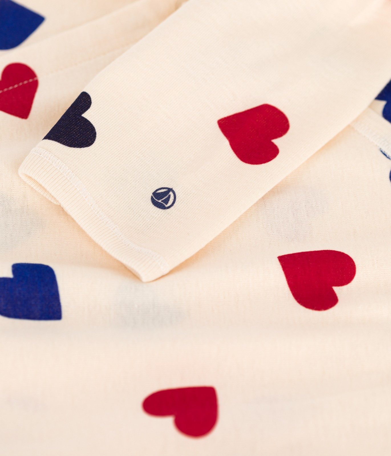 Petit Bateau Strampler Petit Bateau Strampler mit blauen, roten und schwarzen Hezen