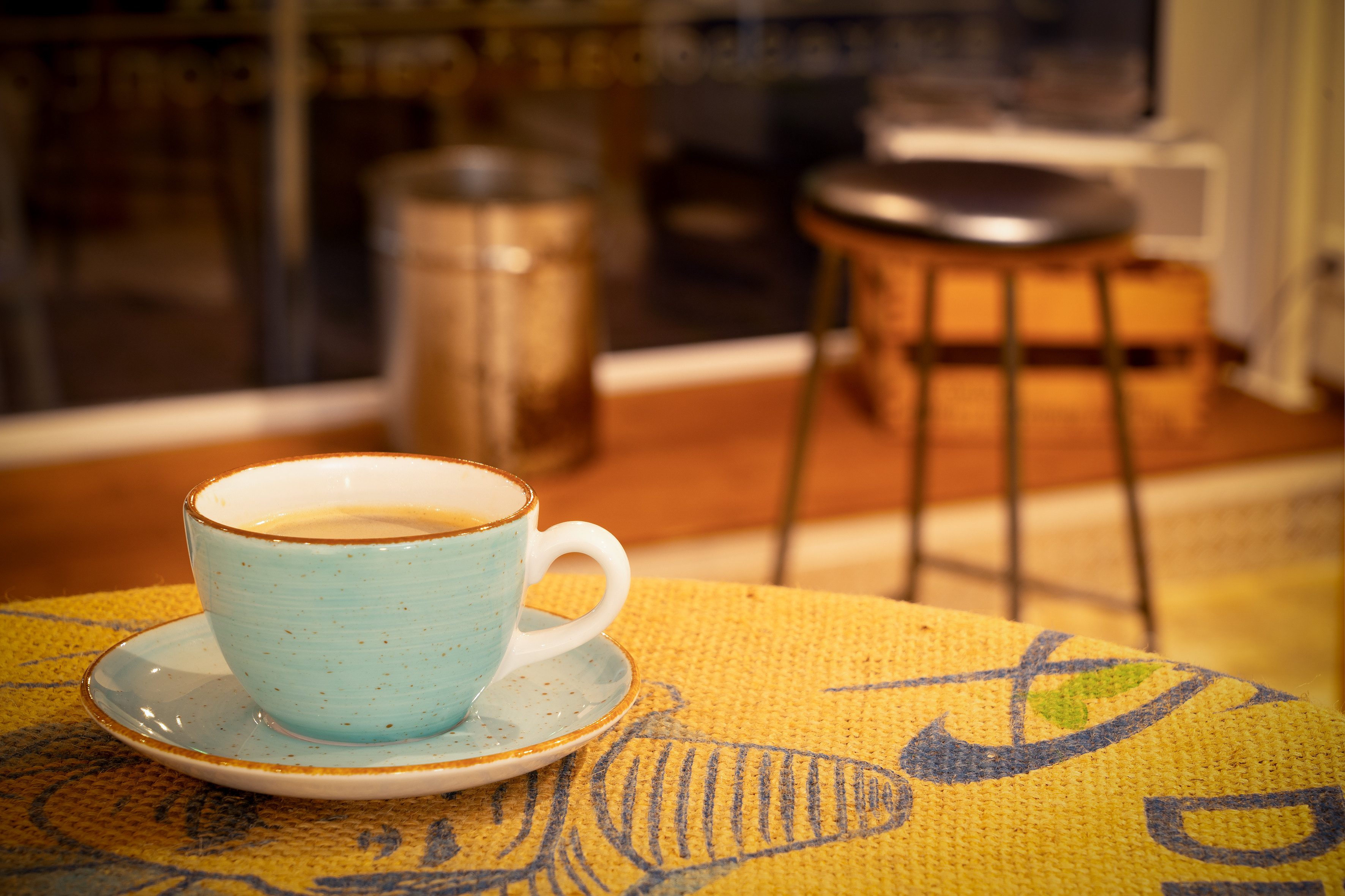 CreaTable Cappuccinotasse Vintage Nature Aqua, Cappuccino-Set, 8-tlg., 8-tlg., Porzellan, Handgemalt, Gesprenkelt, Rustikales Außenband