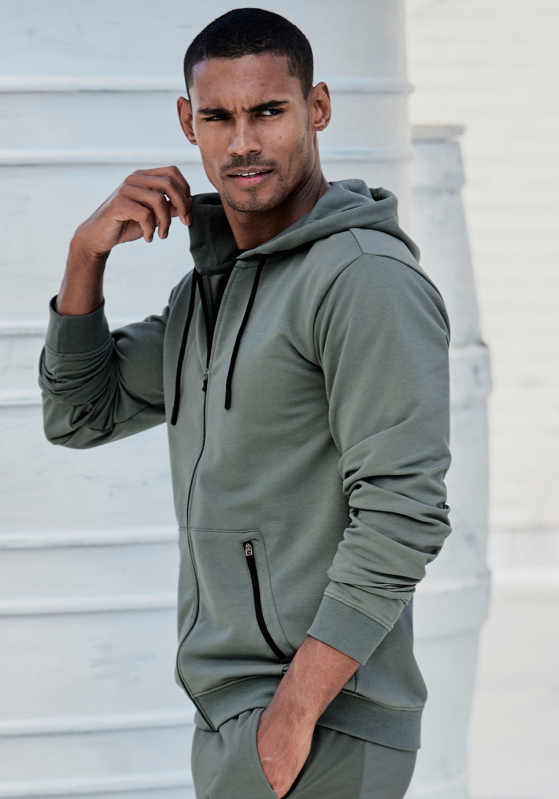 le jogger® Kapuzensweatjacke mit seitlichen Reißverschlusstaschen günstig online kaufen