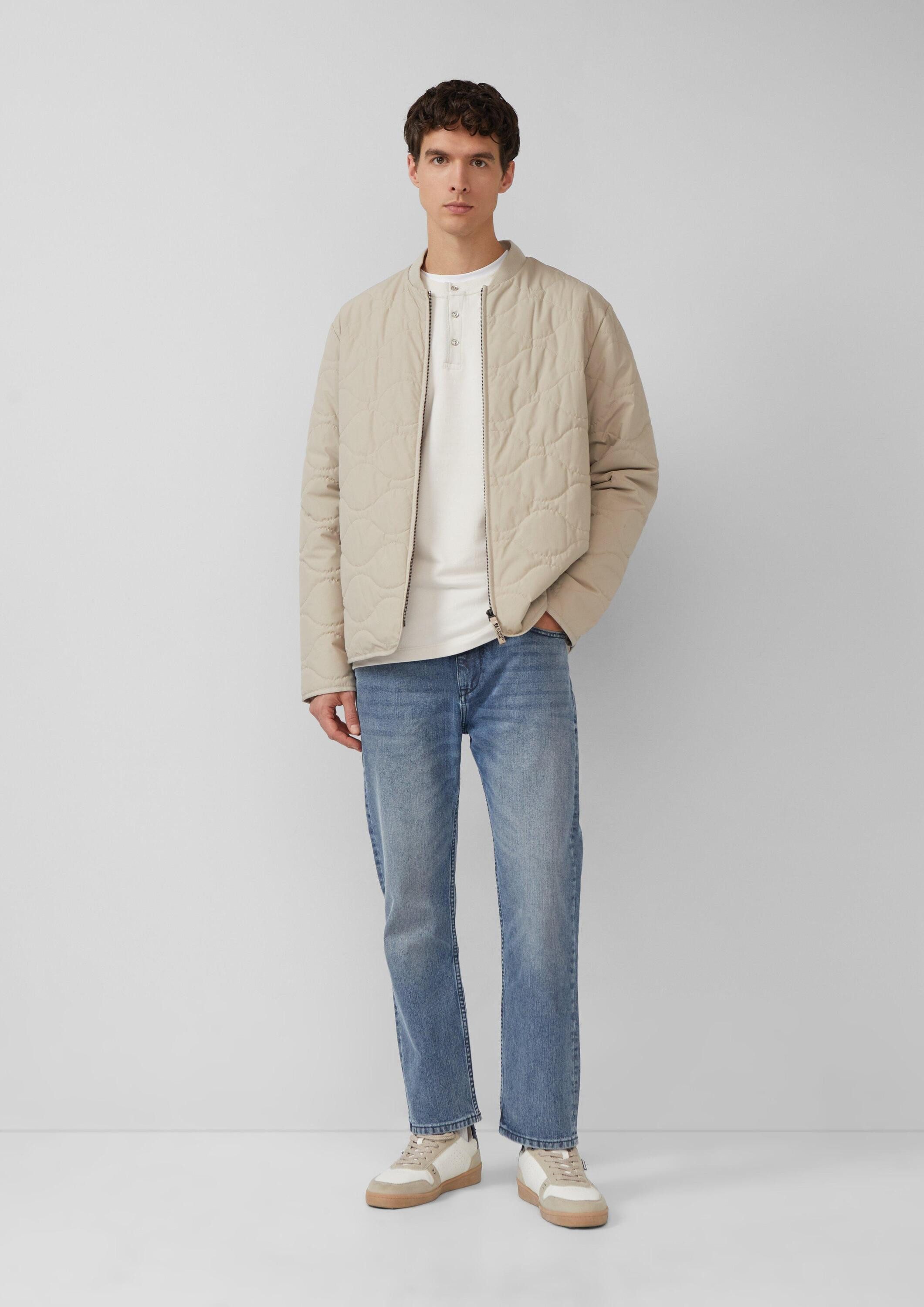 s.Oliver Langarmshirt T-Shirt Geripptes Henley-Shirt mit Label-Patch – Bild 5 von 5