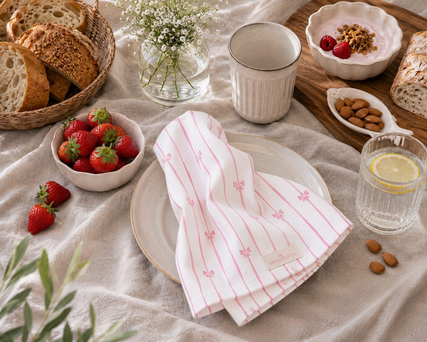 Greengate Stoffserviette GreenGate Stoffserviette Dolobella Rosa mit Spitze 40x40 cm