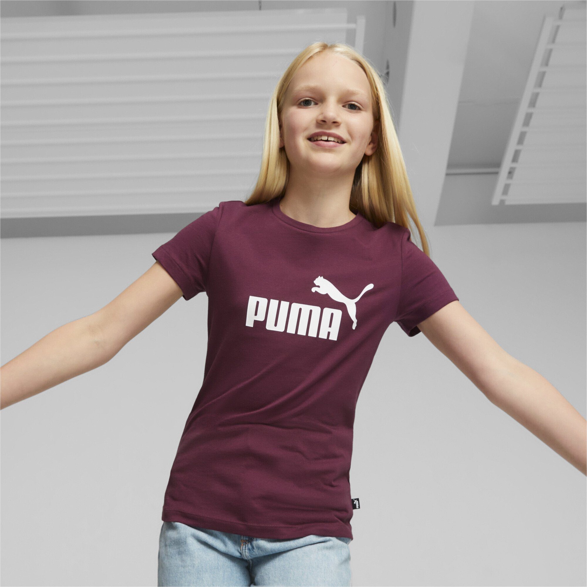 PUMA T-Shirt Essentials T-Shirt mit Mädchen Red Logo Dark Jasper