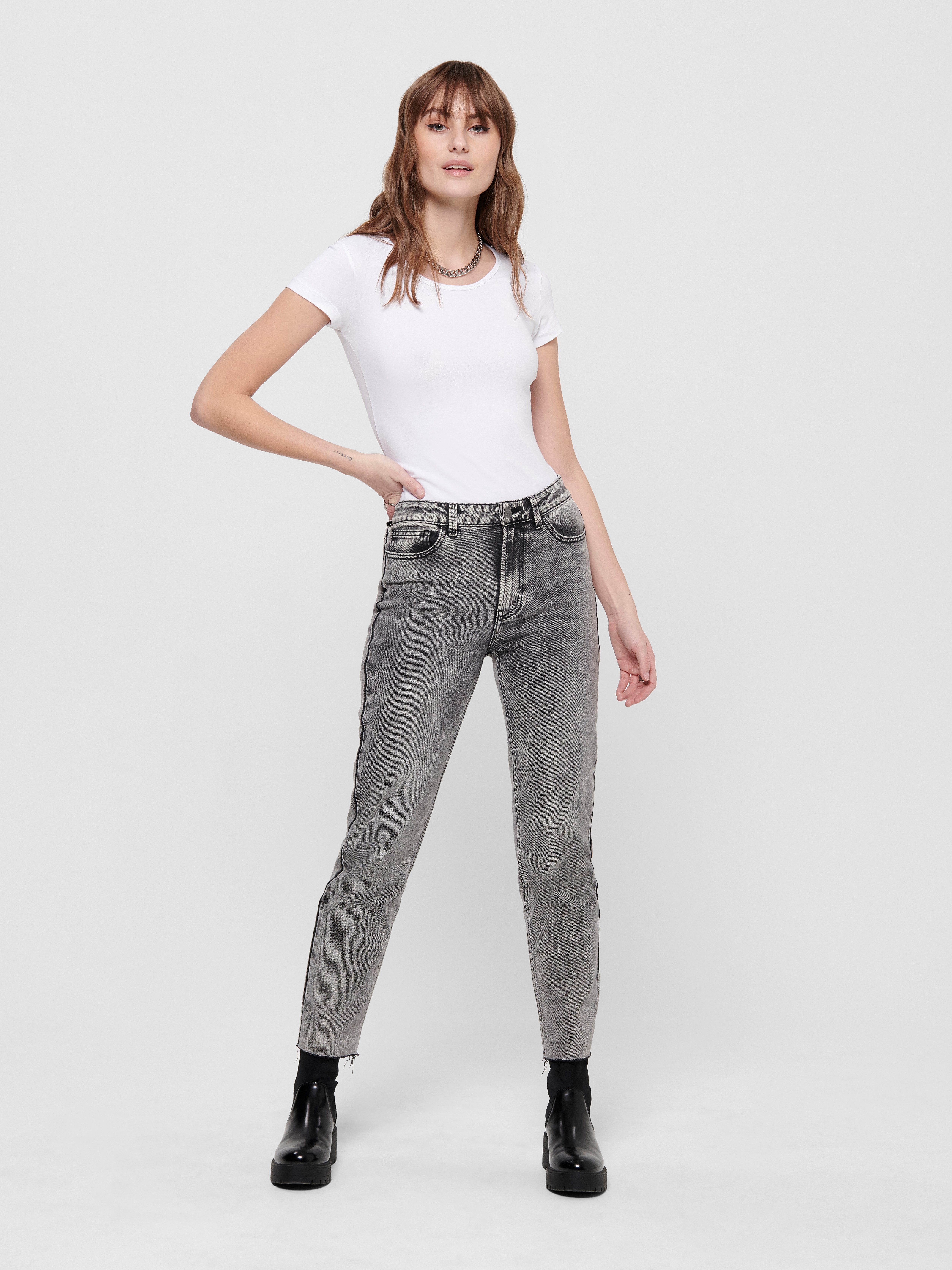 ONLY Rundhalsshirt ONLLIVE – Rundhalsshirt mit figurbetonter Silhouette sehr figurbetont, modisch, Baumwollmischung, Jersey, tiefer Rundhals