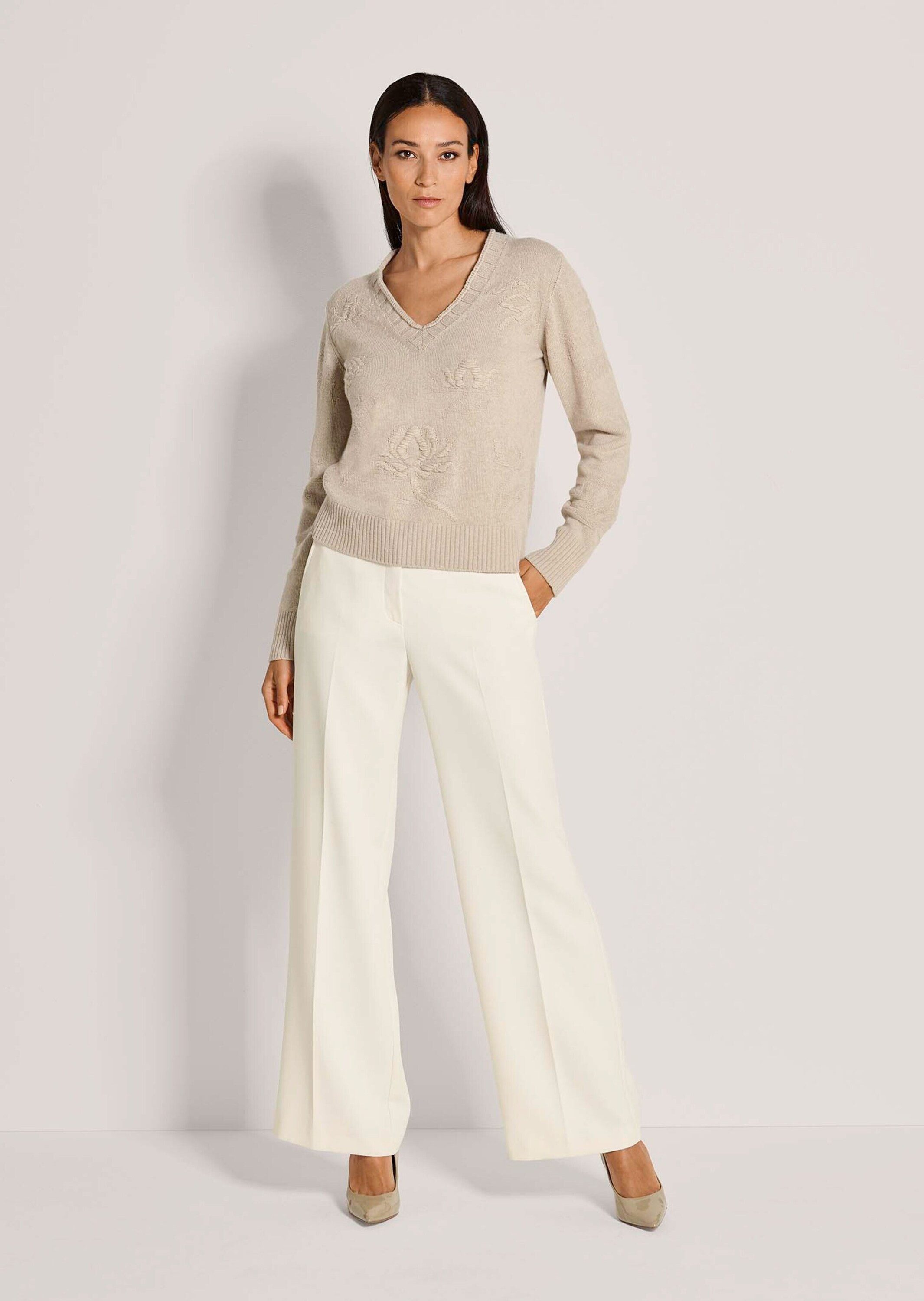 MADELEINE Strickpullover Eleganter Strickpullover mit floralem Design Weicher Flachstrickpullover mit V-Ausschnitt, Blumenmuster, Langarm