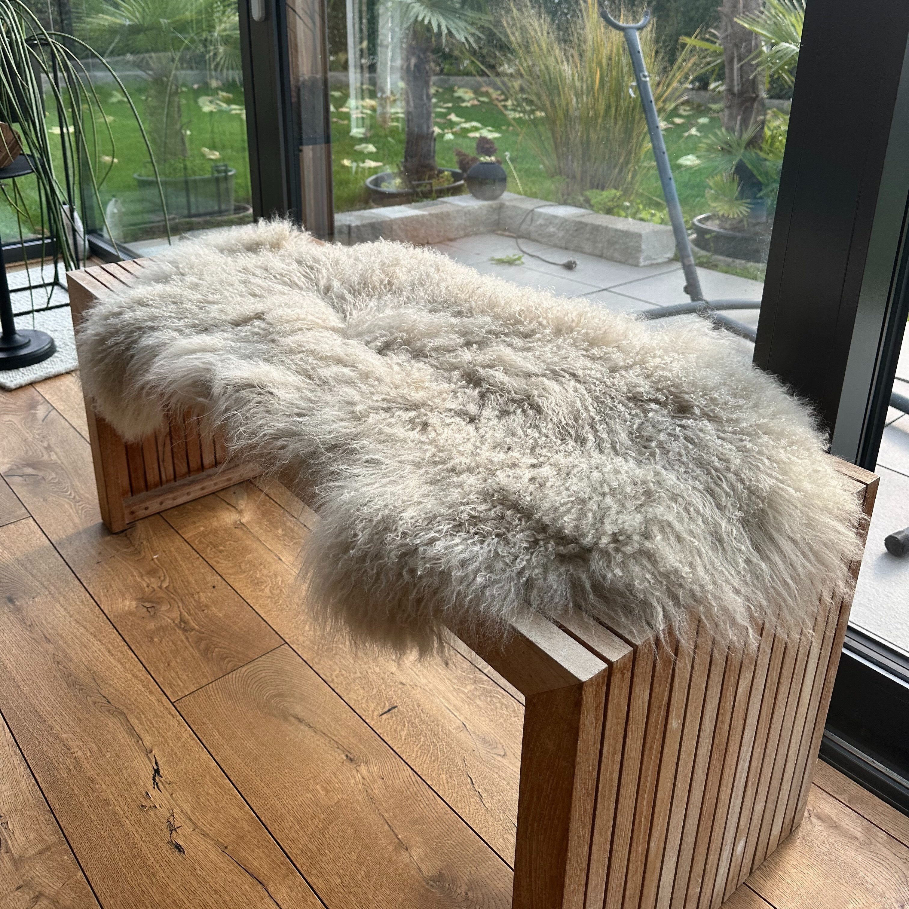 LIRA Deko Fellteppich Lammfell Tibetlamm Echtfell Lammteppich - Läufer große Farbauswahl, fellförmig, waschbar, in verschiedenen Größen, weich & langlebig