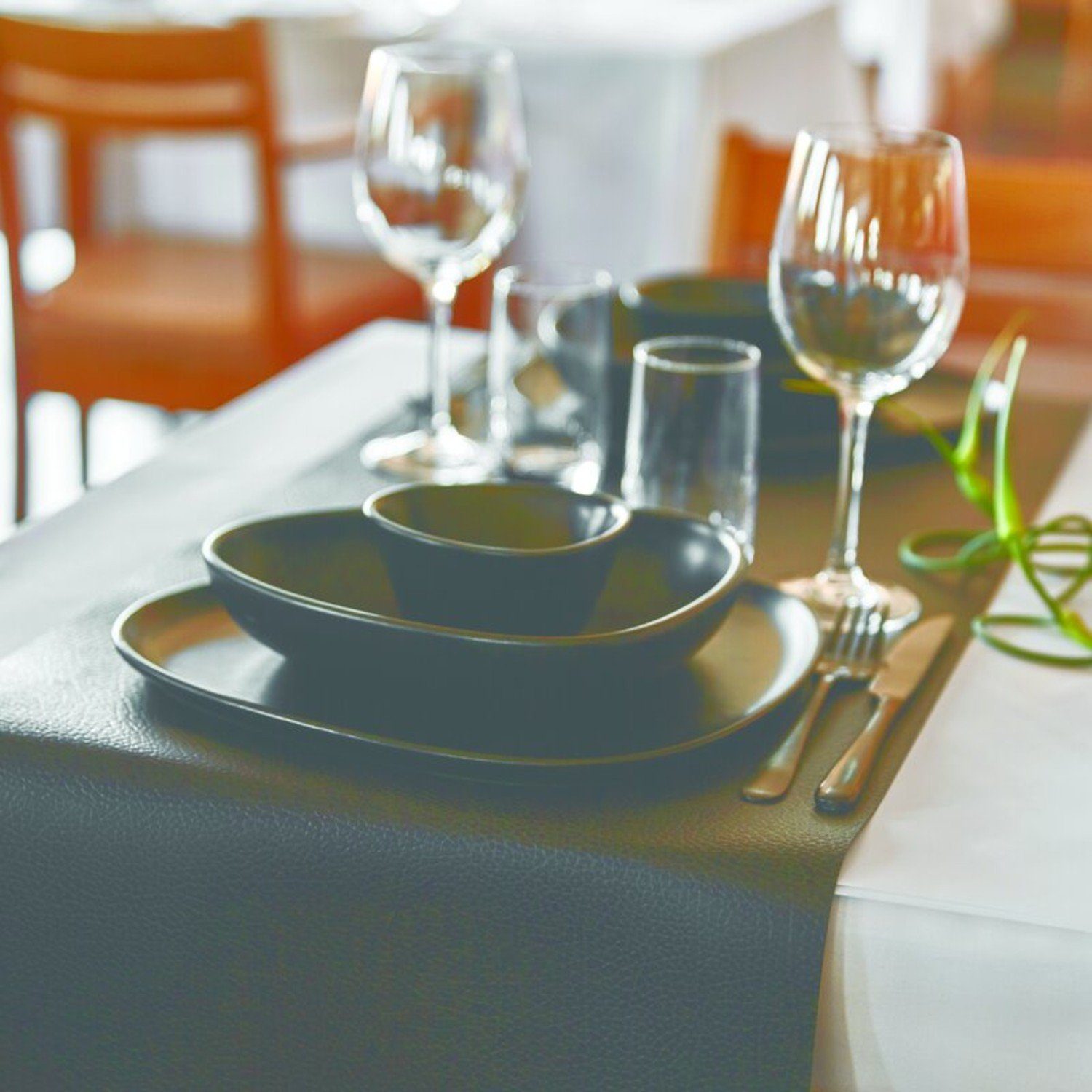 LIND DNA Tischläufer Tischläufer Table Runner M Hippo schwarz-anthrazit