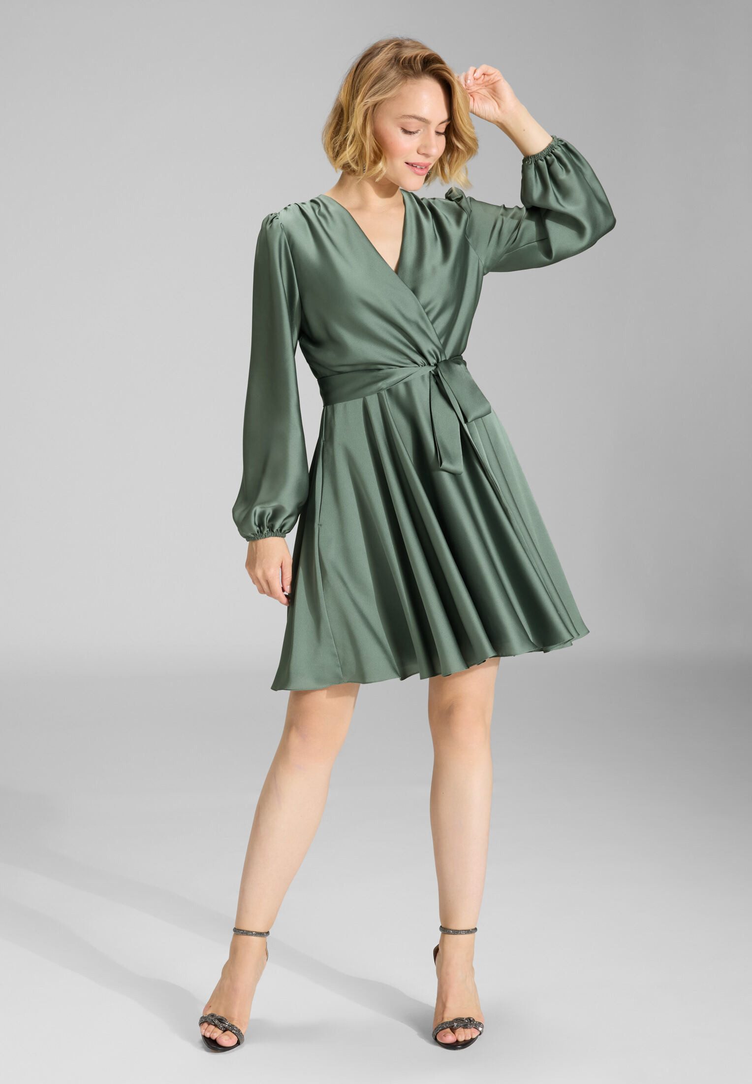 SWING Cocktailkleid Taillierter Schnitt mit ausgestelltem Rockteil