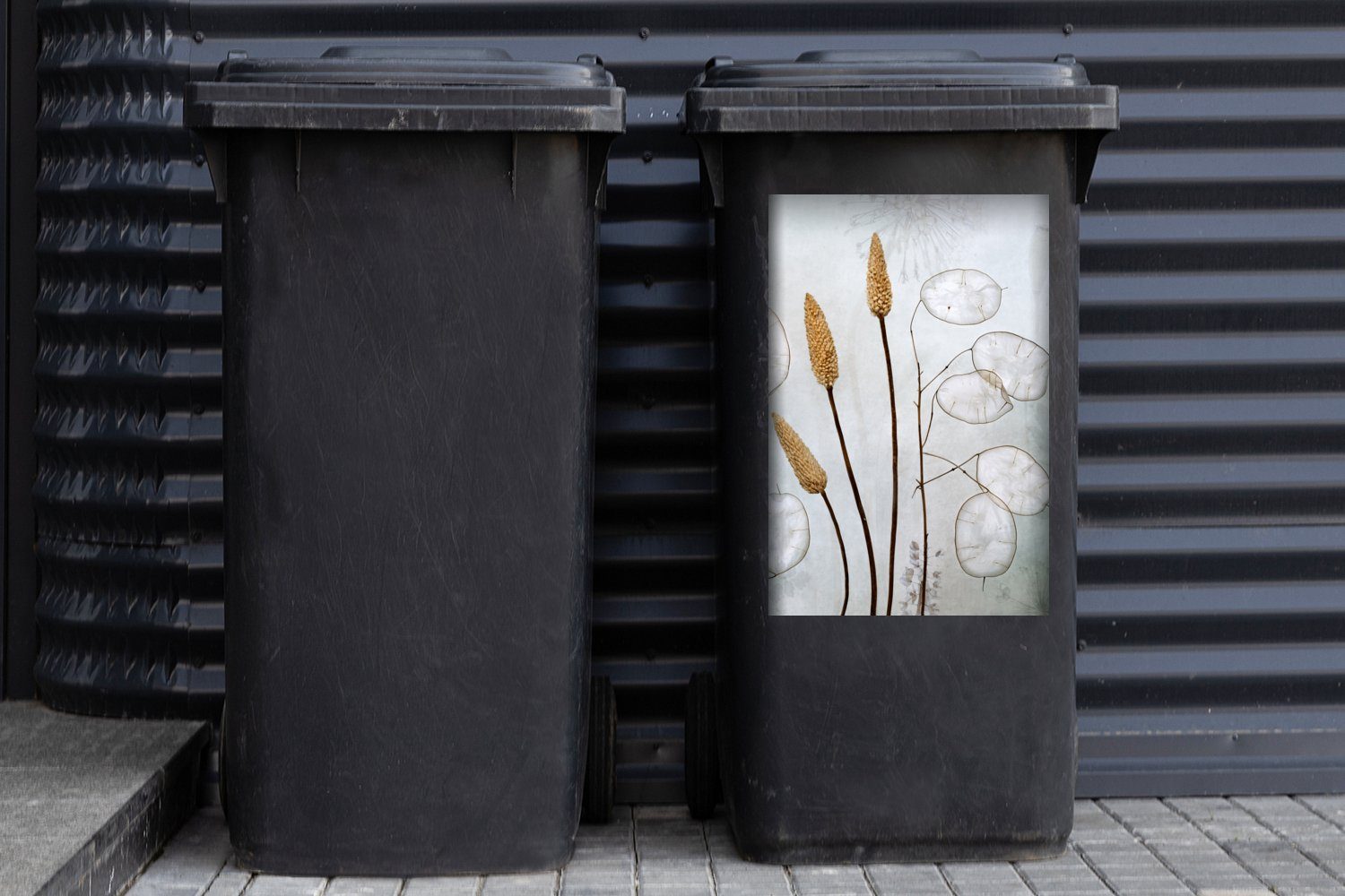 MuchoWow Wandsticker Stilleben - Trockenblumen Mülltonne, Natur (1 Mülleimer-aufkleber, St), Abfalbehälter - Container, Sticker