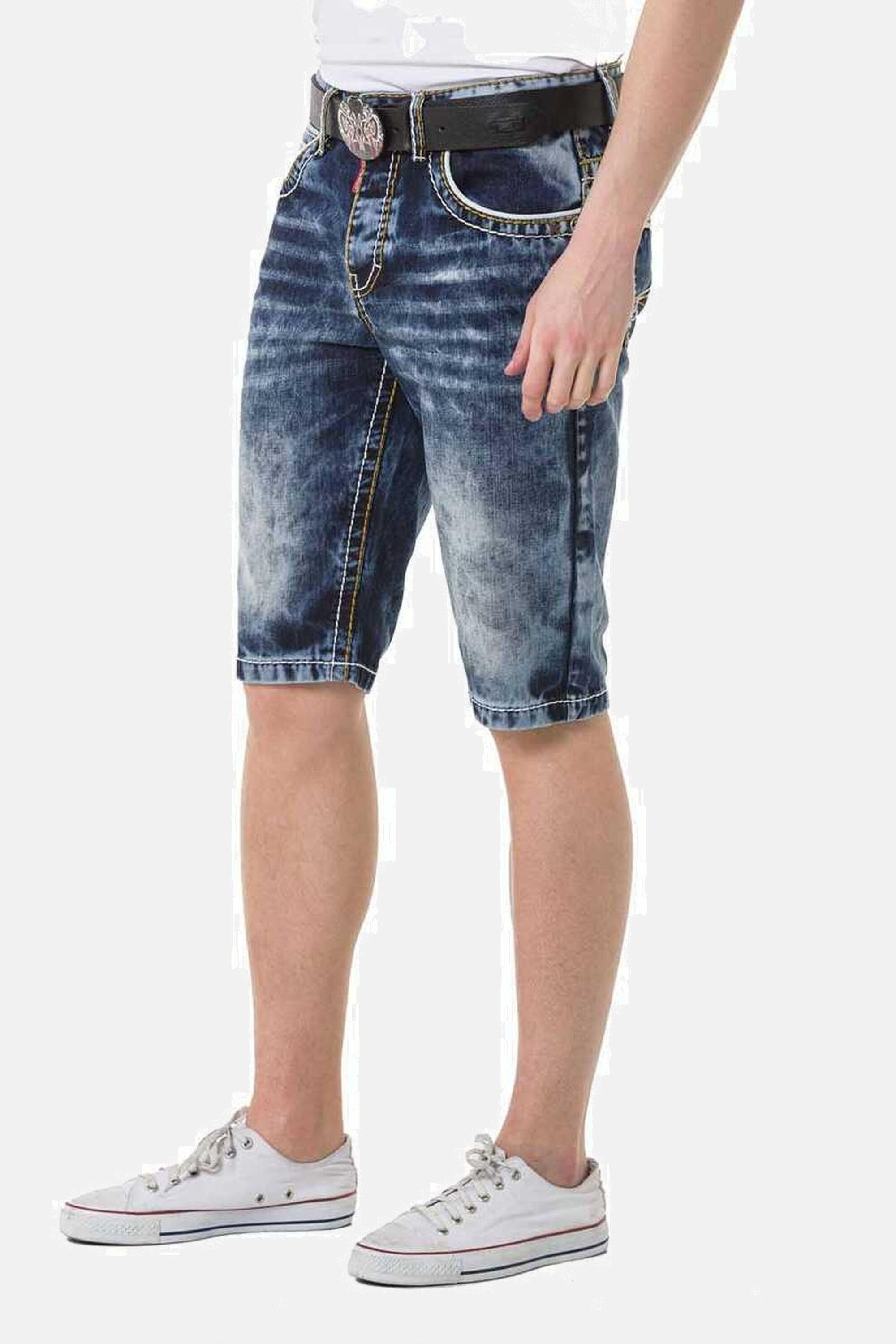 Cipo & Baxx Jeansbermudas Bermuda & Short mit stylishen Kontrastnähten, CK268