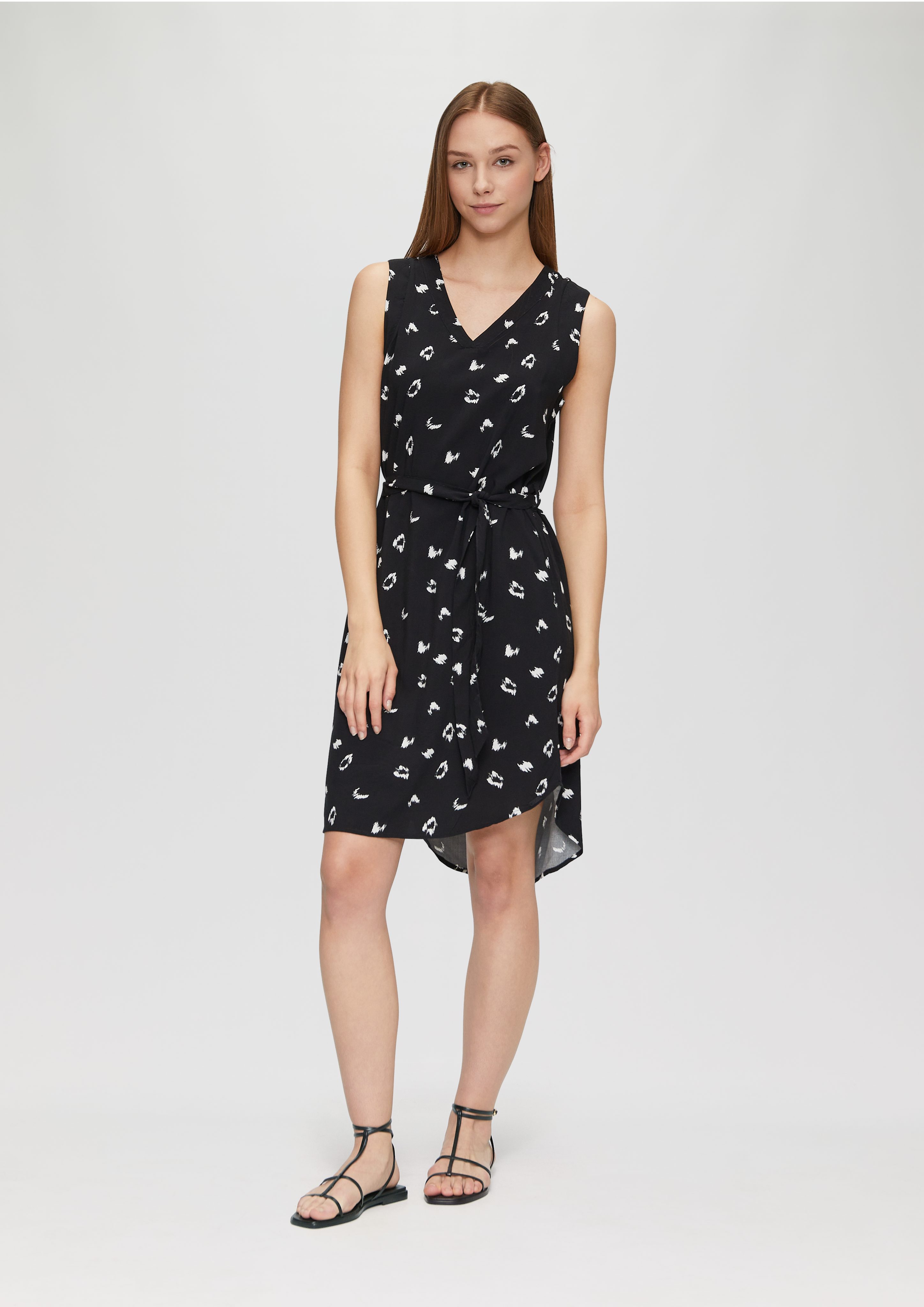 QS Minikleid Kurzes Kleid mit Stoffgürtel und All-over-Print
