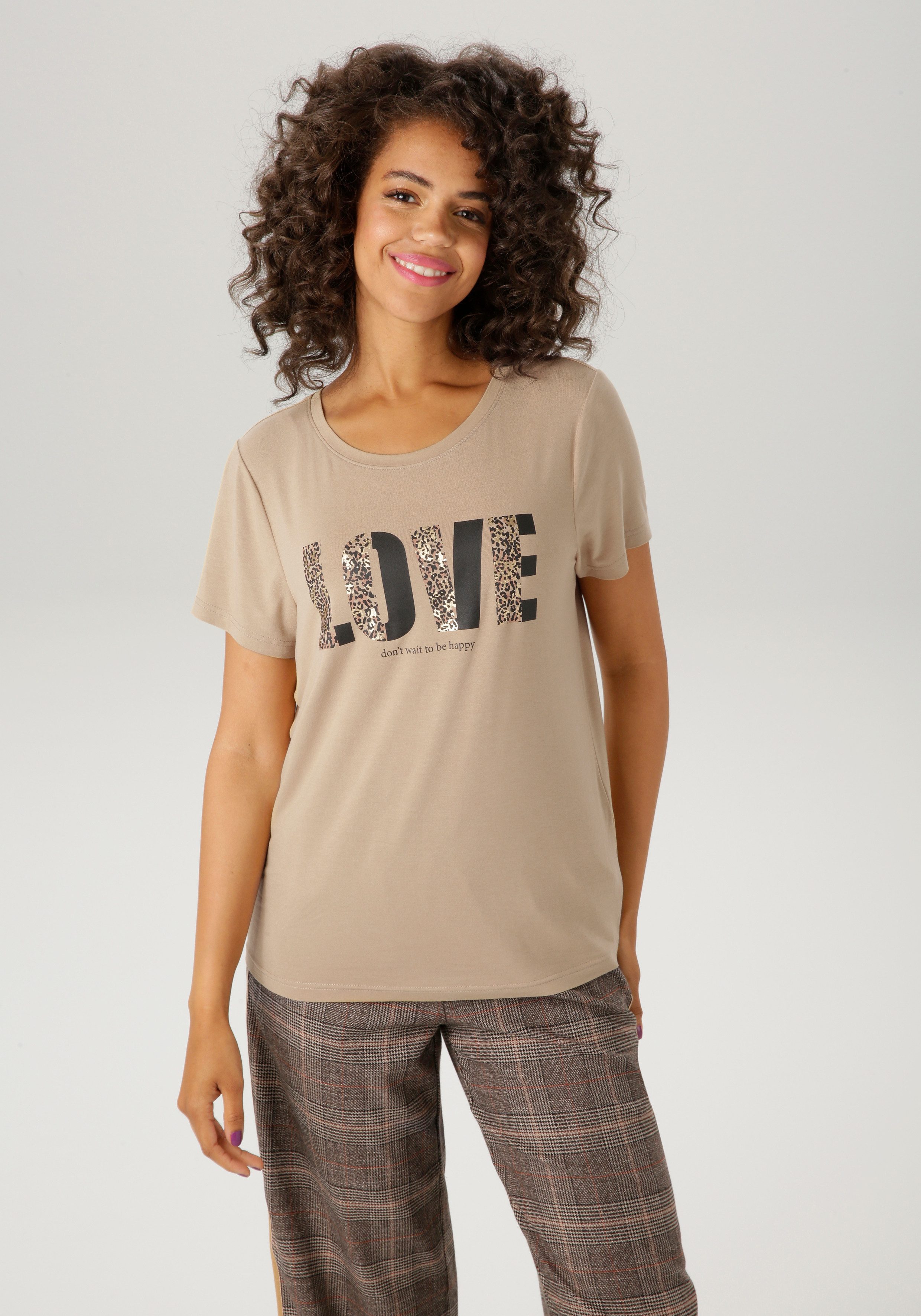Aniston CASUAL T-Shirt mit Folienprint verzierter "LOVE"-Schriftzug günstig online kaufen