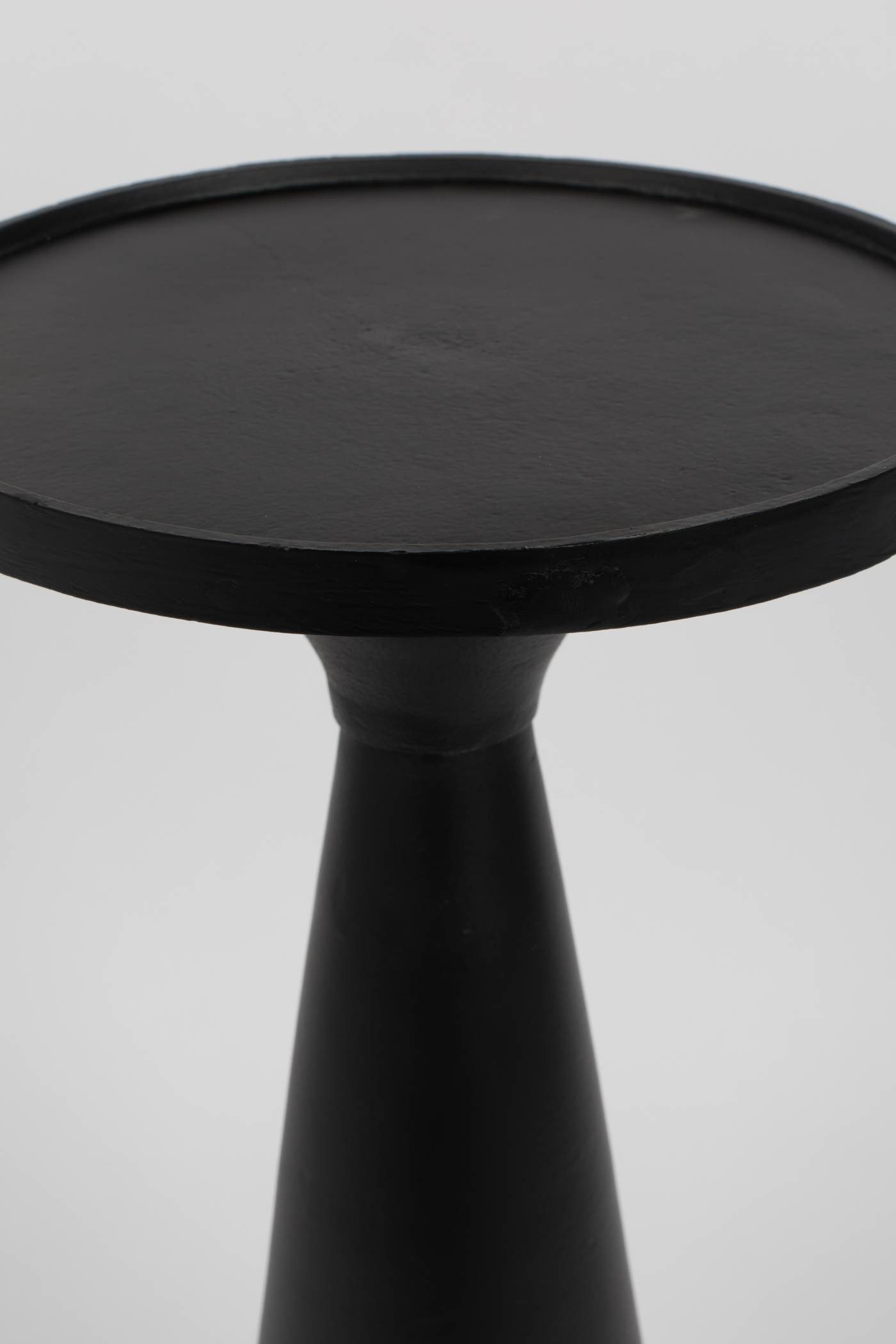 Zuiver Beistelltisch Beistelltisch FLOSS BLACK von Zuiver aus Aluminiumguss