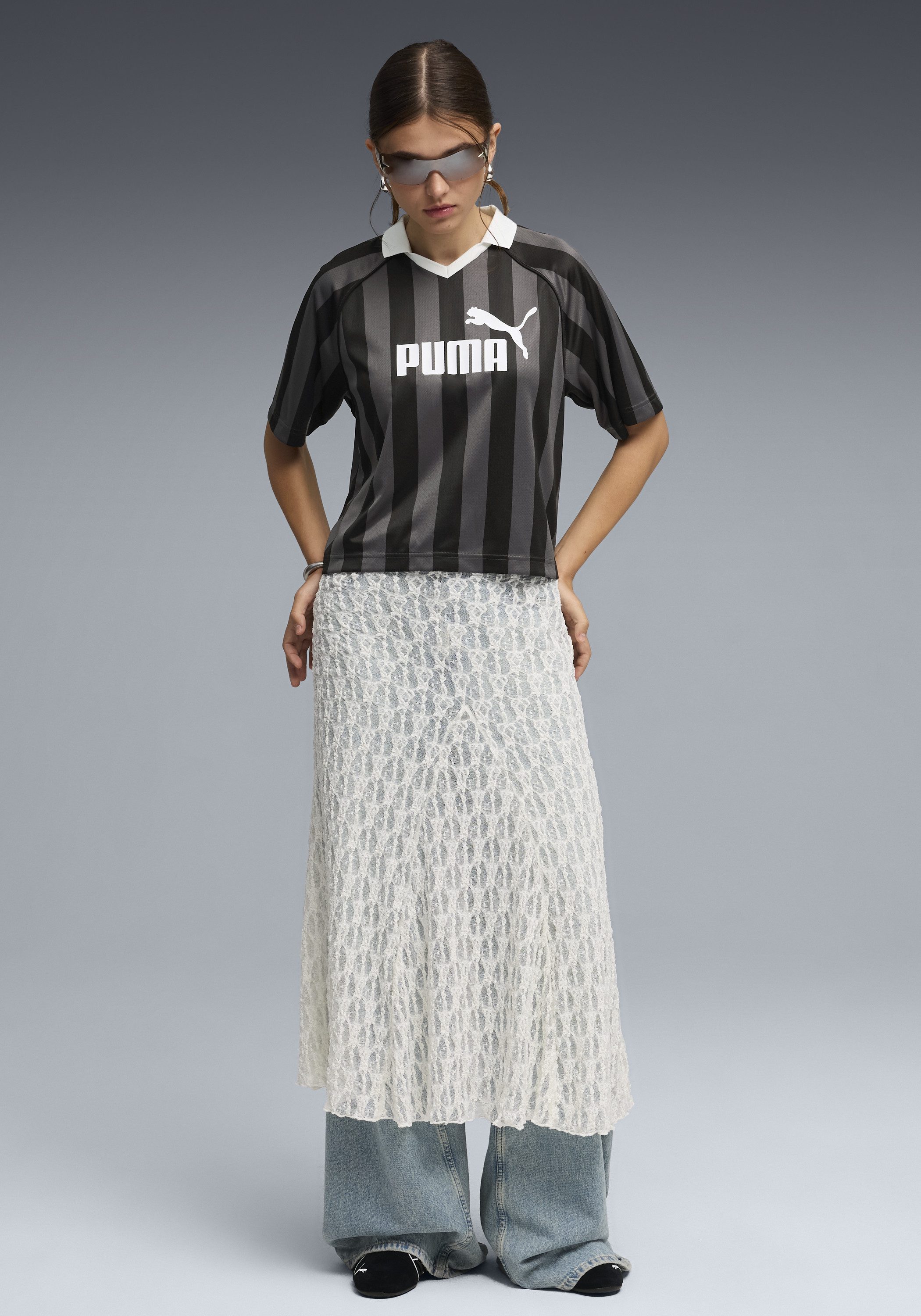 PUMA T-Shirt ESS JERSEY lockere Passform, Kurzarm, atmungsaktiv, mit V-Ausschnitt