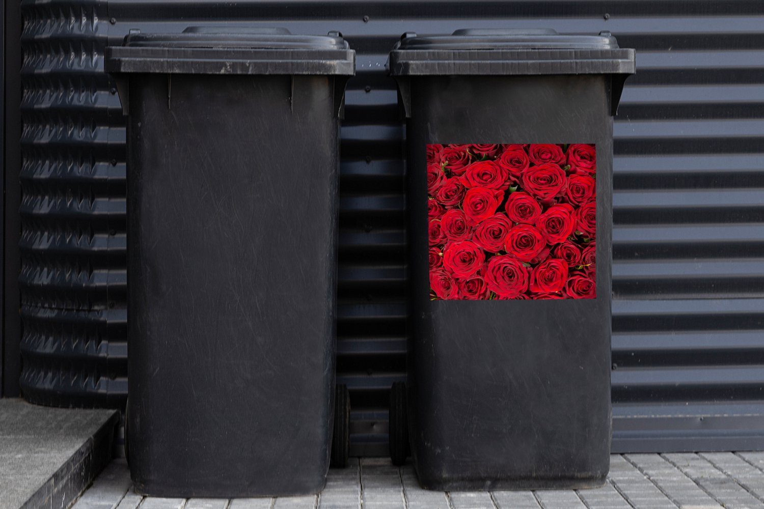 MuchoWow Wandsticker Rosen - Container, Rot (1 Blumenstrauß Sticker, Mülleimer-aufkleber, Abfalbehälter Mülltonne, St), 
