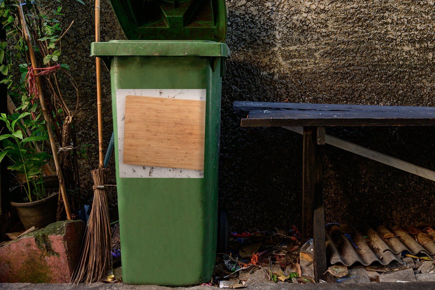 Schneidebrett Holz MuchoWow Mülleimer-aufkleber, auf Sockel (1 einem Abfalbehälter Wandsticker Container, St), Mülltonne, Sticker, aus dekorativen