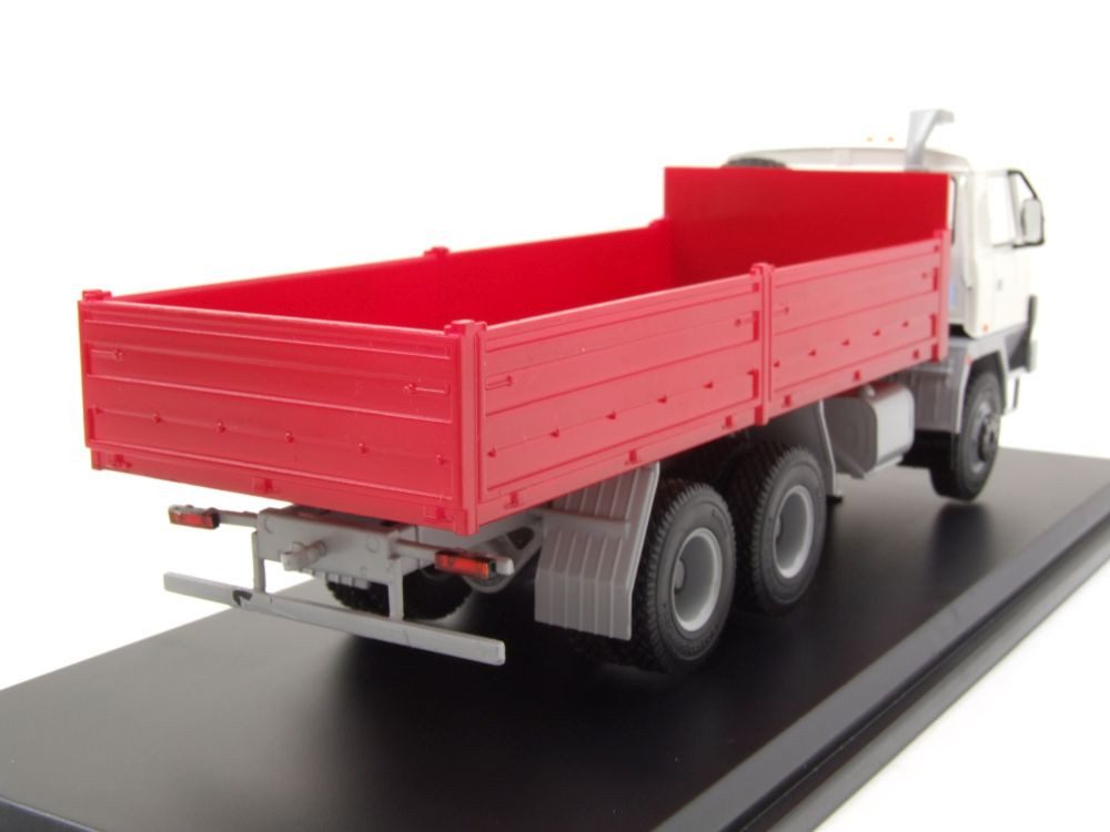Premium ClassiXXs Modellauto Tatra 815 V26 weiß, Maßstab 1:43
