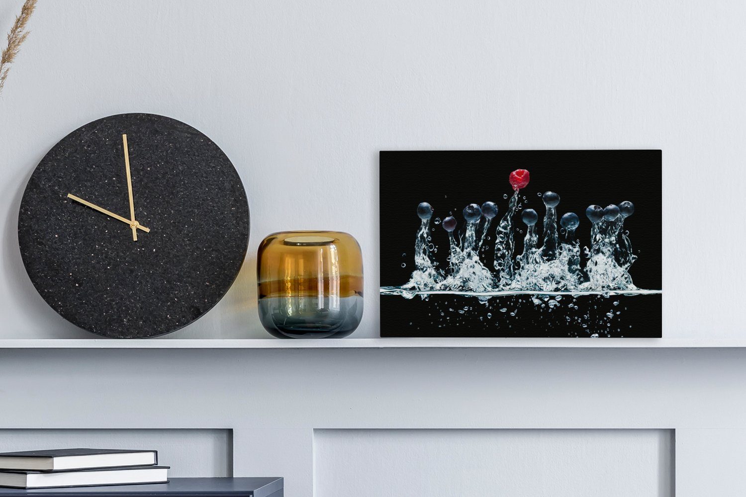 OneMillionCanvasses® Leinwandbild Beeren - Wasser - günstig online kaufen