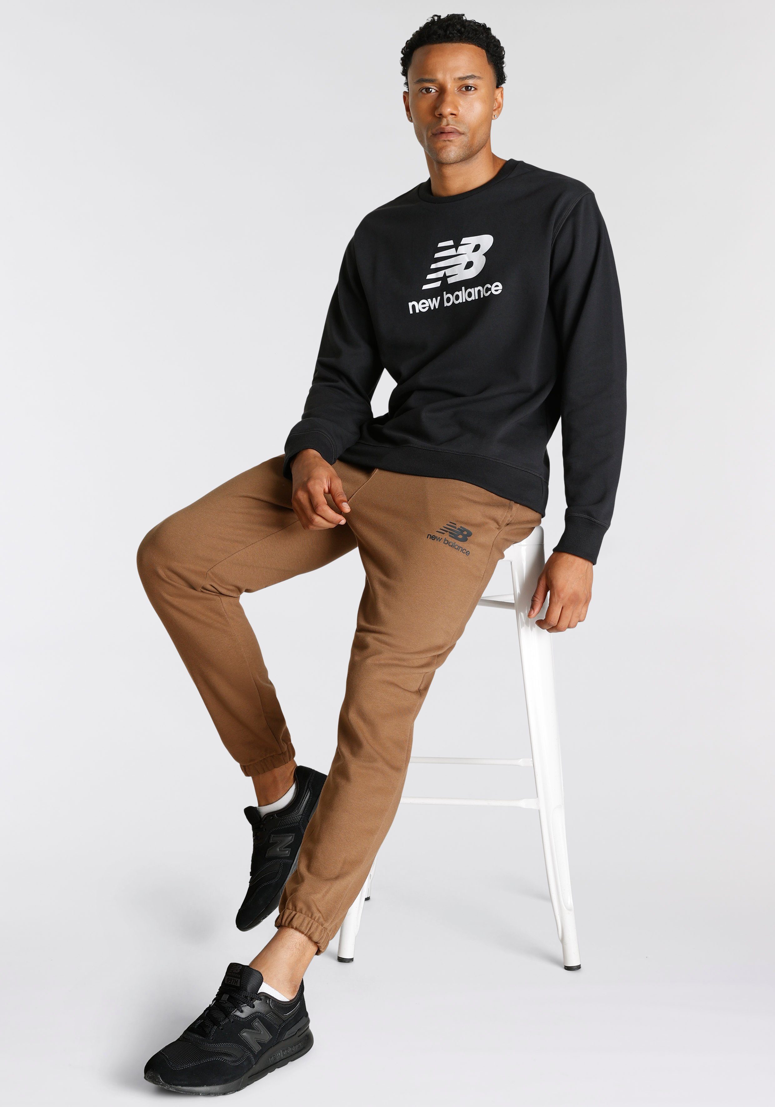 New Balance Sweatshirt NB ESSENTIALS STACKED LOGO CREW FLEECE schwarz