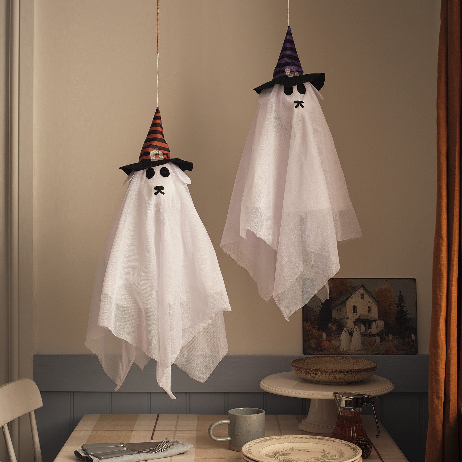 Lights4fun LED-Dekofigur 2er Set LED Halloween Hängedeko Geisterhunde mit Timer – Bild 3 von 3