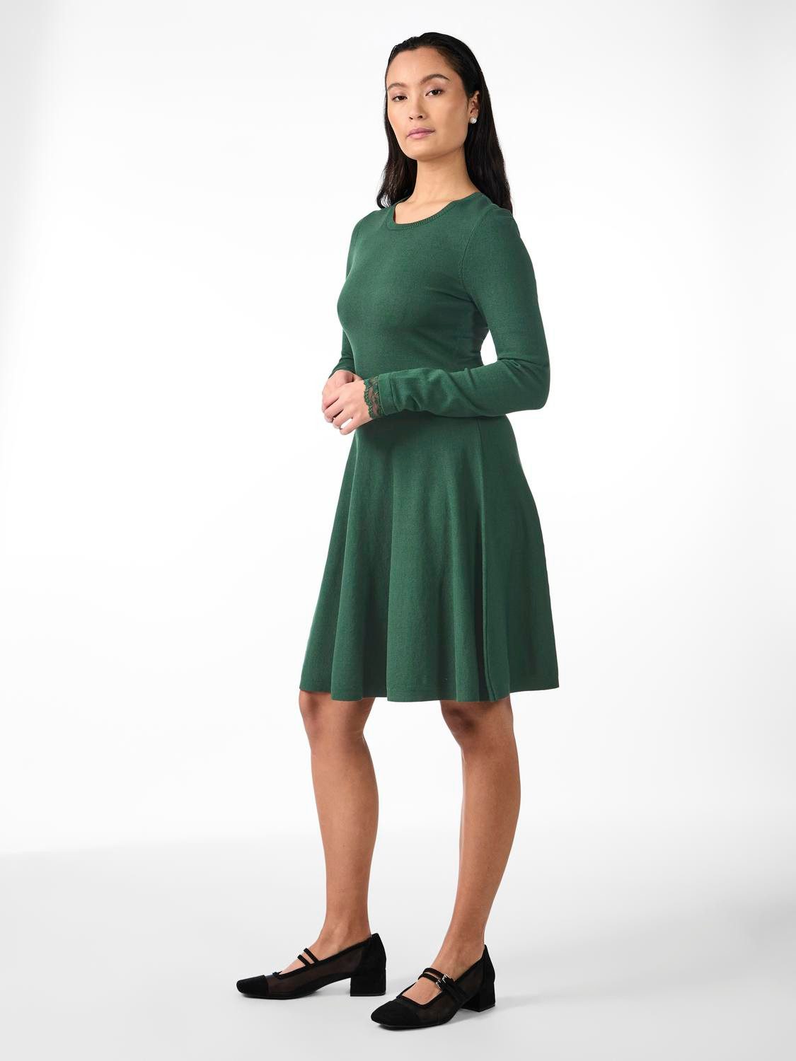 Y.A.S Strickkleid YASBECCO mit Spitze am Ärmelsaum