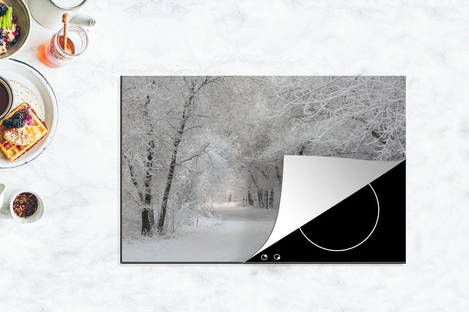 MuchoWow Herdblende-/Abdeckplatte Bäume - Schnee die - Vinyl, Schutz für küche, 80x52 tlg), (1 Ceranfeldabdeckung cm, Induktionskochfeld Winter