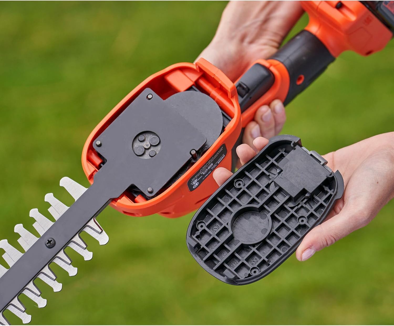 Black + Decker Akku-Grasschere Akku Gras- und Strauchscheren-Set (inkl. Akku, Ladegerät), (1 St)