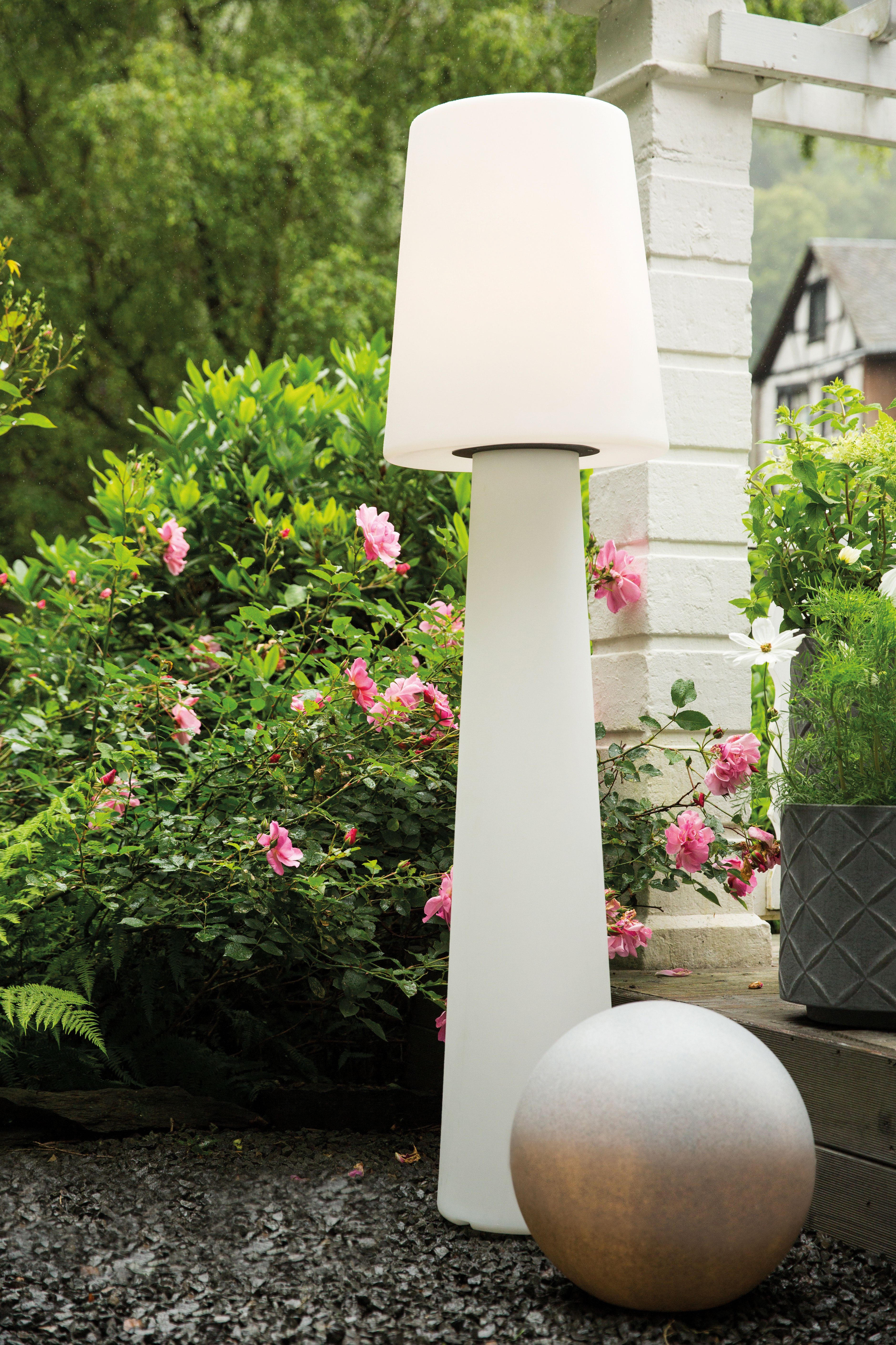 8 seasons design LED Stehlampe Shining No. 1, Dekolampe für außen (Garten, Terrasse, Balkon), LED wechselbar, E27-Fassung, warmweißes Licht, 160cm, große Stehleuchte - robust & langlebig