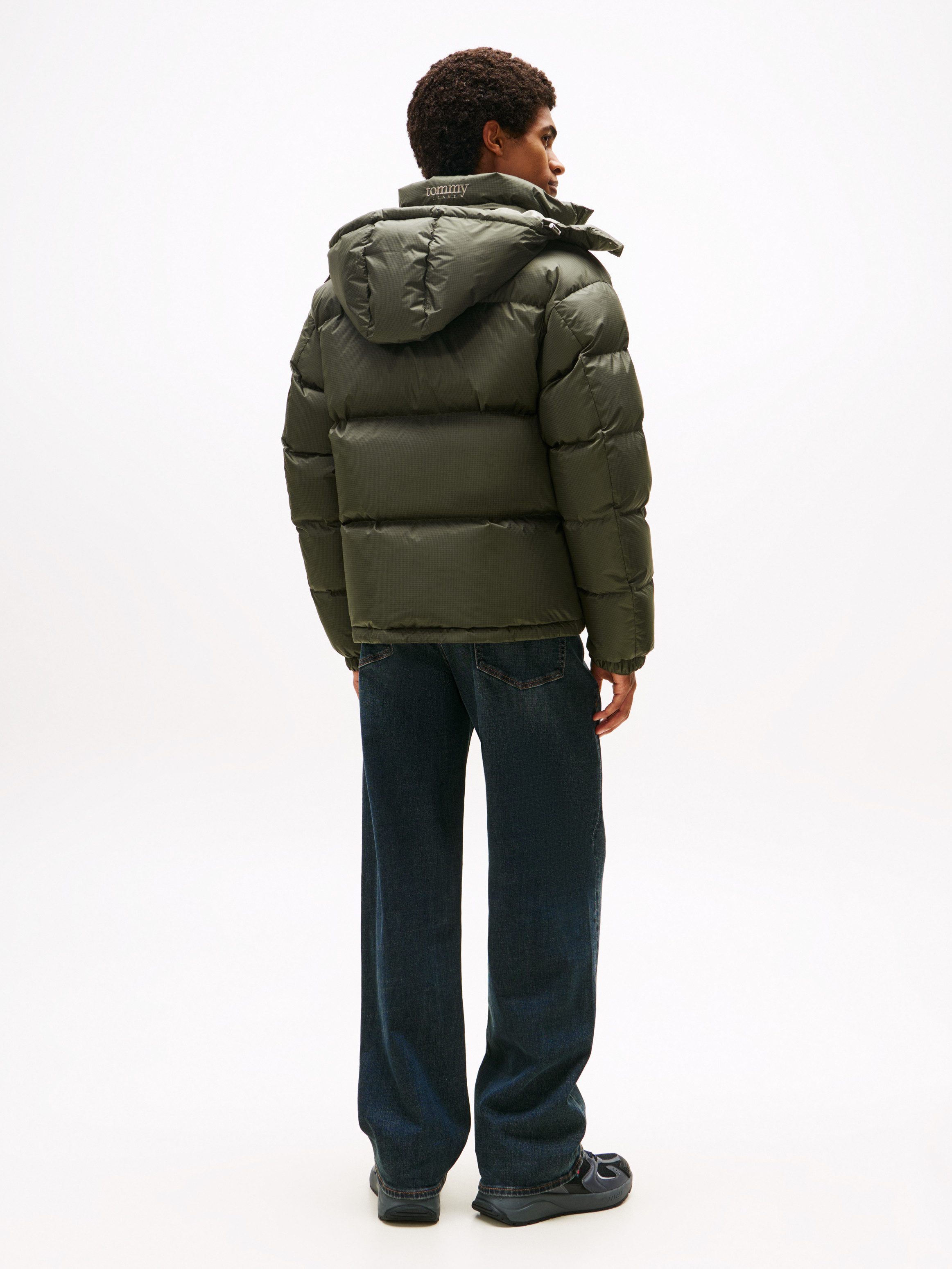 Tommy Jeans Steppjacke ALASKA DOWN PUFFER Daunenjacke Regular fit mit abnehmbarer Kapuze – Bild 5 von 5
